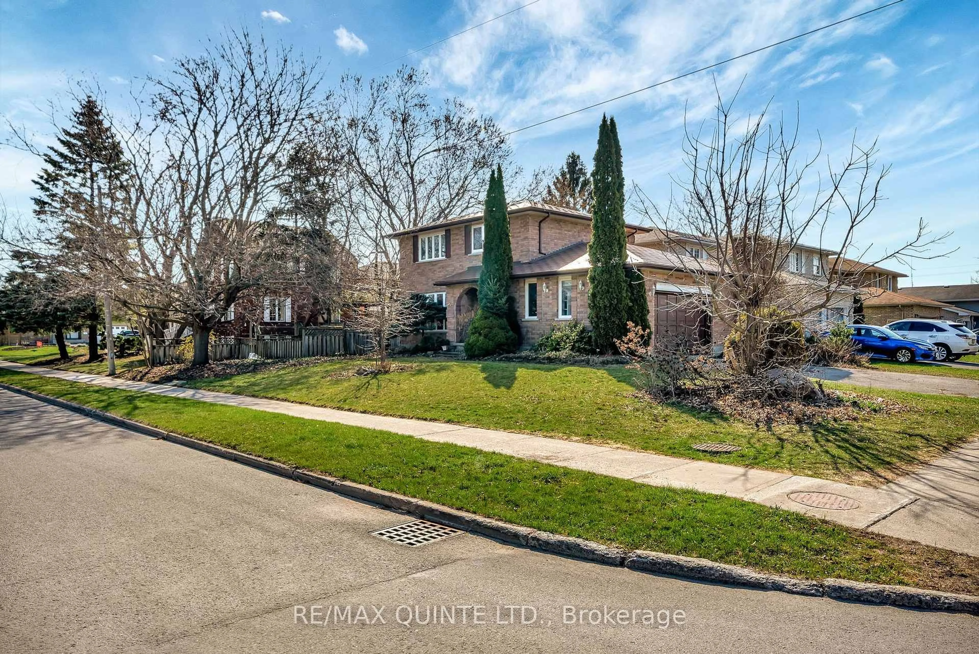 A pic from outside/outdoor area/front of a property/back of a property/a pic from drone, street for 3 Cooke Crt, Belleville Ontario K8N 5N4