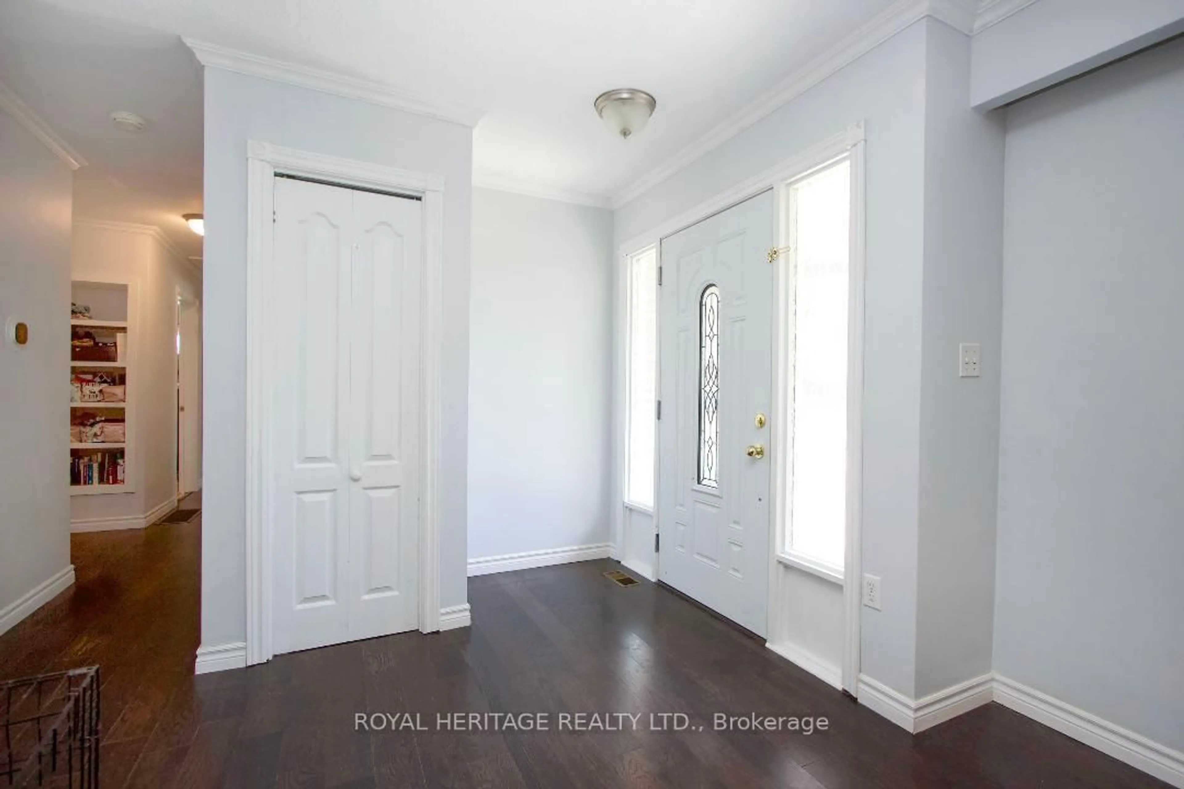 Indoor entryway for 64 Huntingwood Dr, Belleville Ontario K8N 4Z5