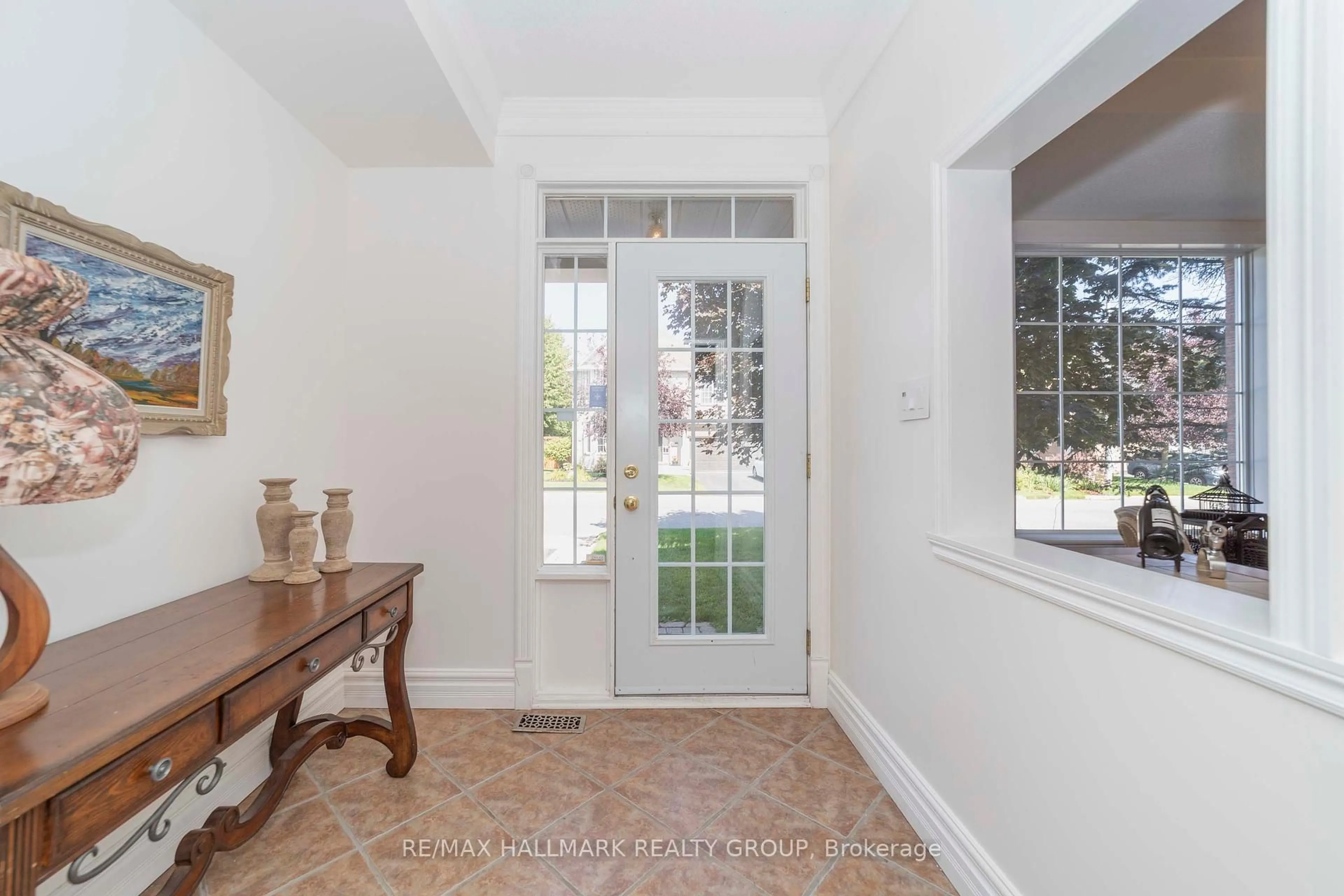 Indoor entryway for 2220 des Grands Champs Way, Ottawa Ontario K1W 1K2