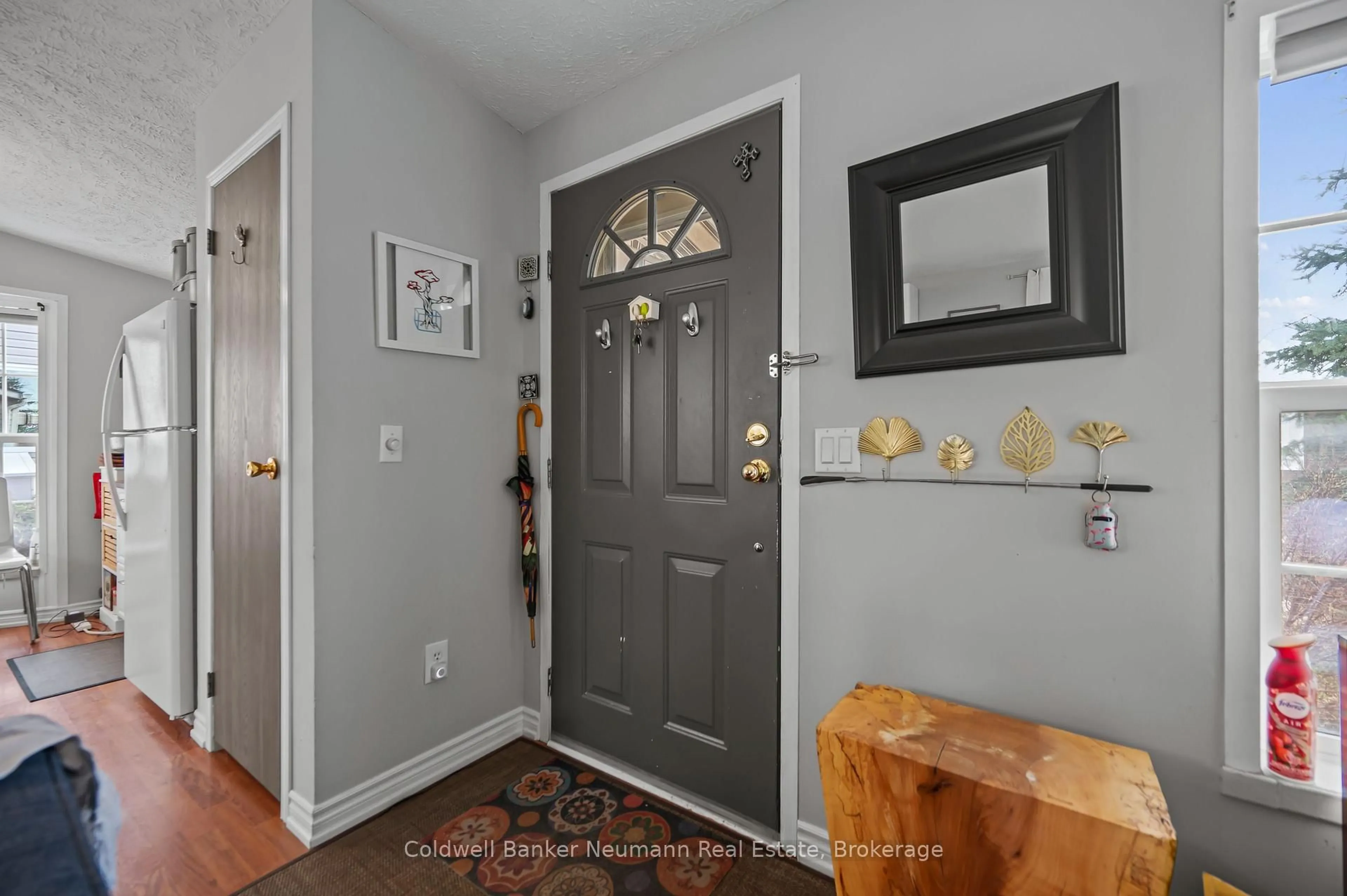 Indoor entryway for 41 Jasper Heights Pvt N/A, Puslinch Ontario N0B 2C0