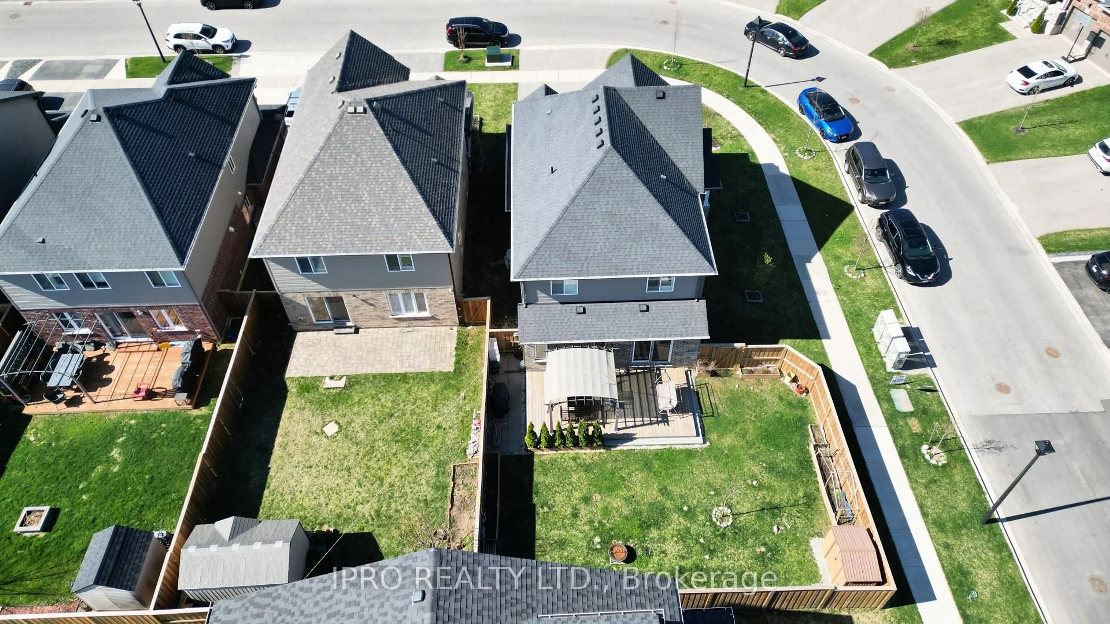 A pic from outside/outdoor area/front of a property/back of a property/a pic from drone, street for 194 Bradshaw Dr, Stratford Ontario N5A 0G5