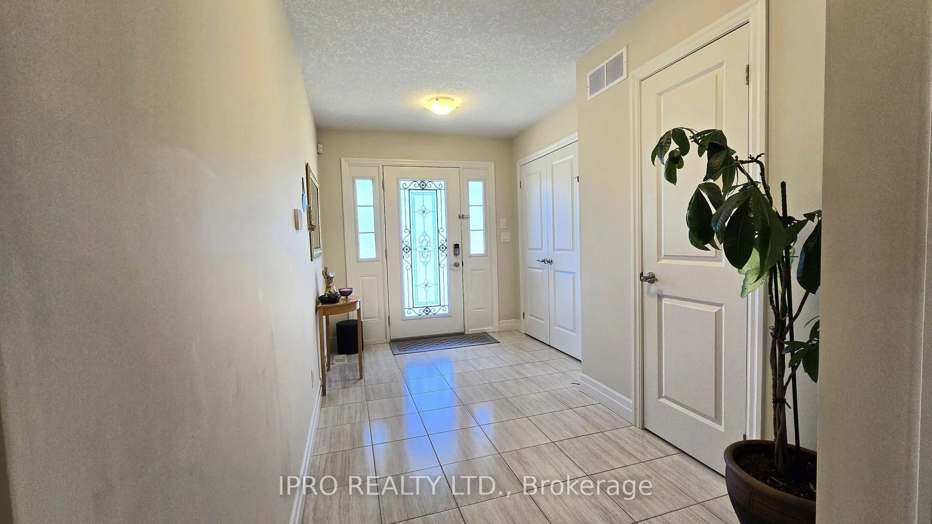 Indoor entryway for 194 Bradshaw Dr, Stratford Ontario N5A 0G5