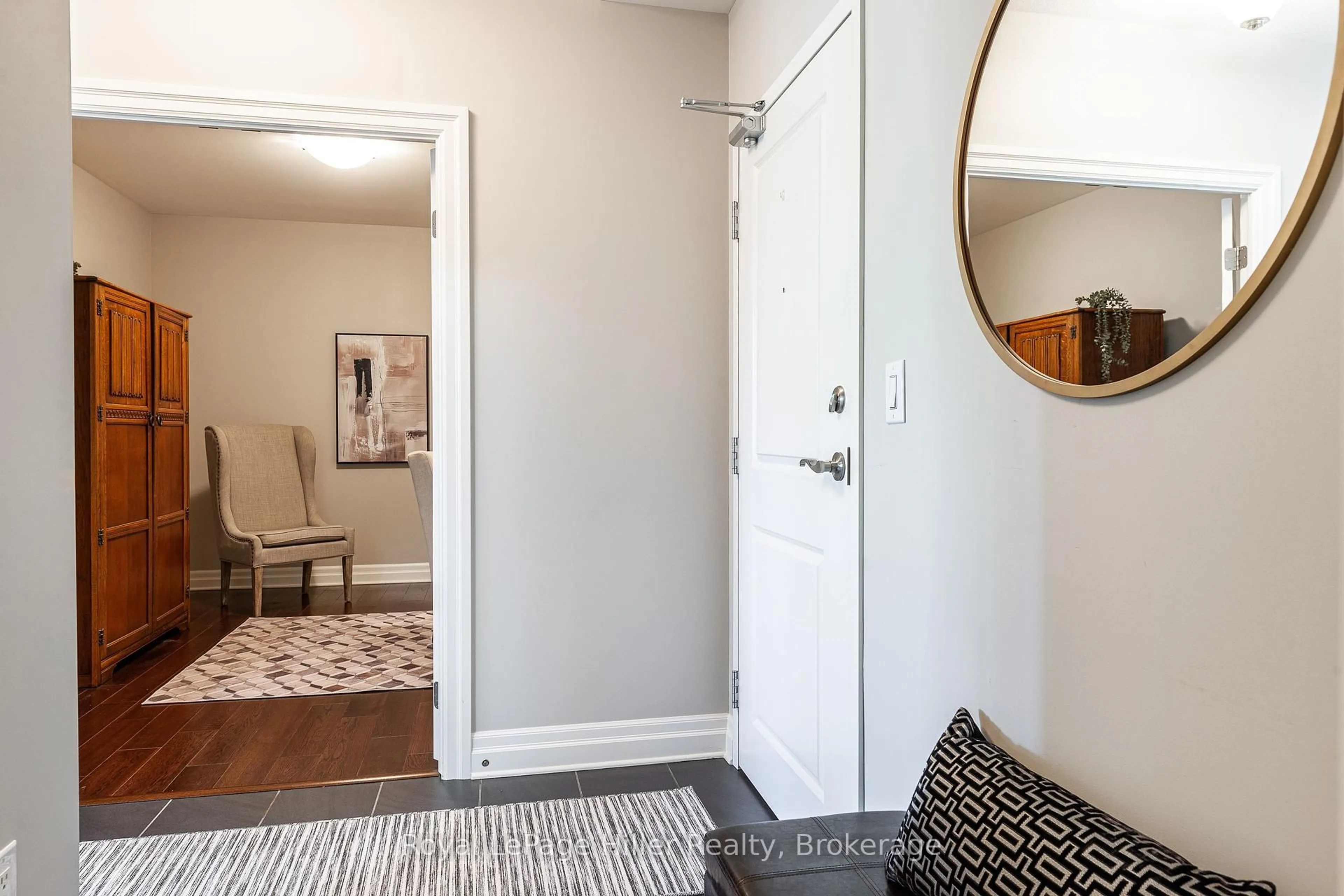 Indoor entryway for 36 Front St #206, Stratford Ontario N5A 0C2