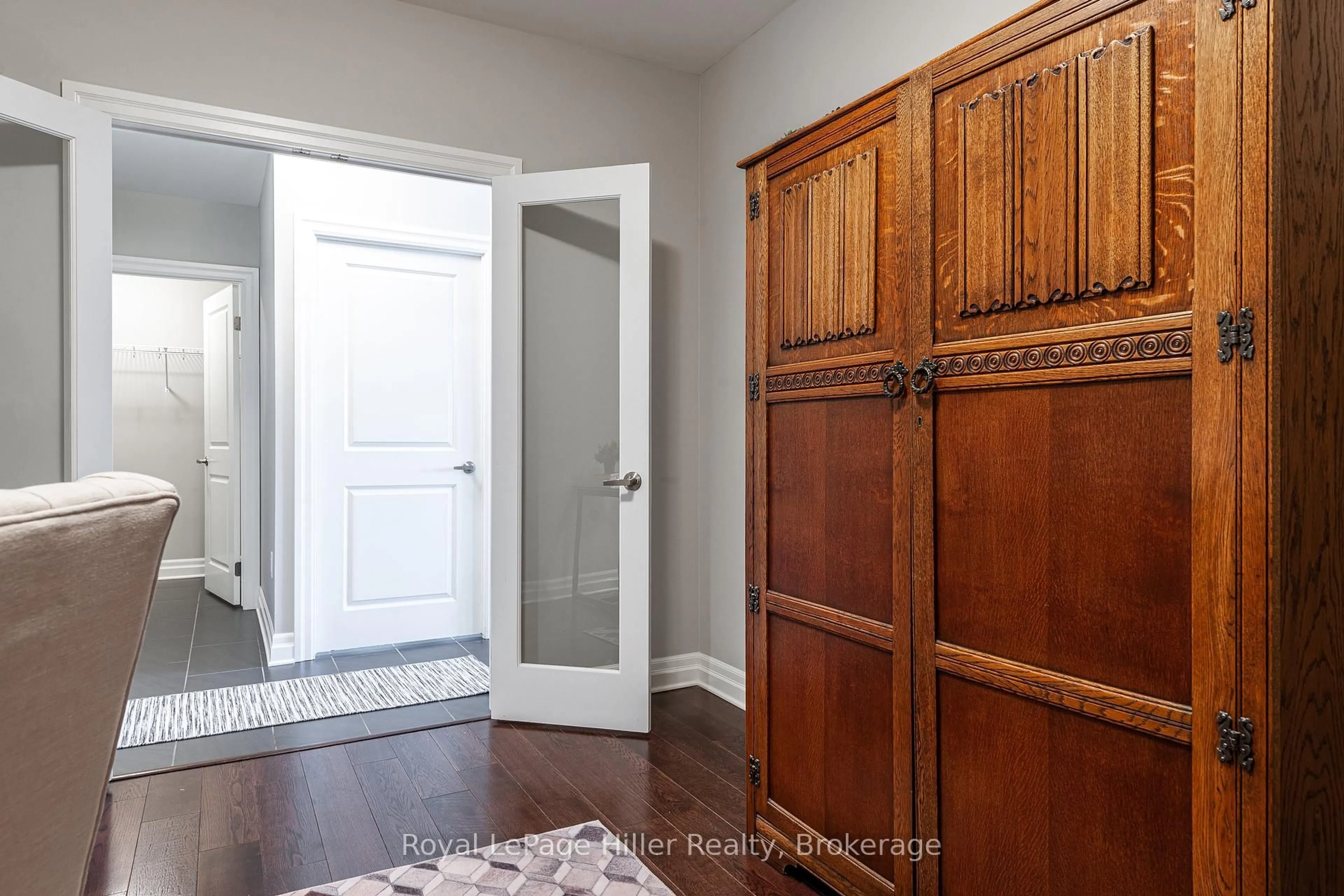 Indoor entryway for 36 Front St #206, Stratford Ontario N5A 0C2