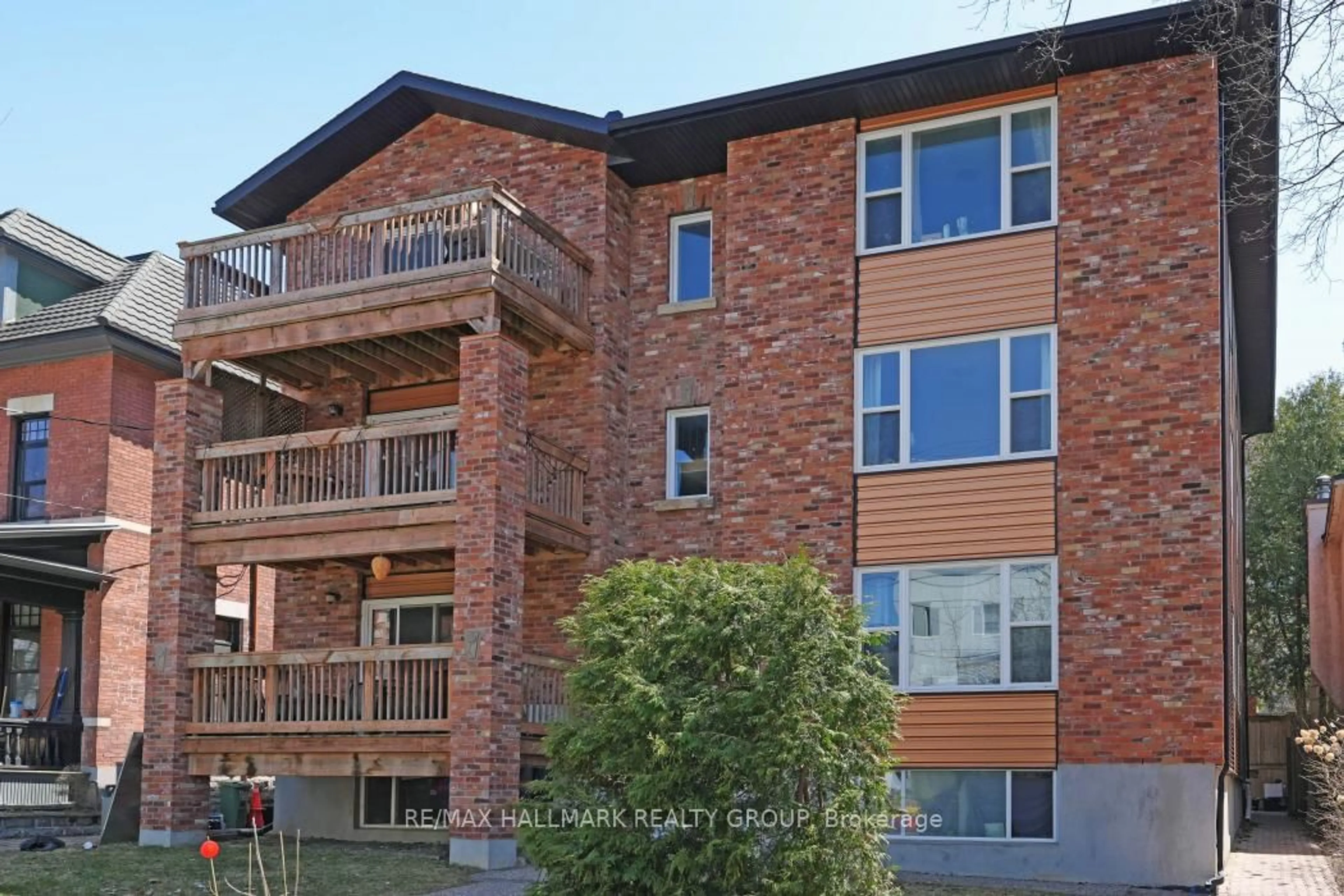 Home with brick exterior material, building for 348 Stewart St, Ottawa Ontario K1N 6K8