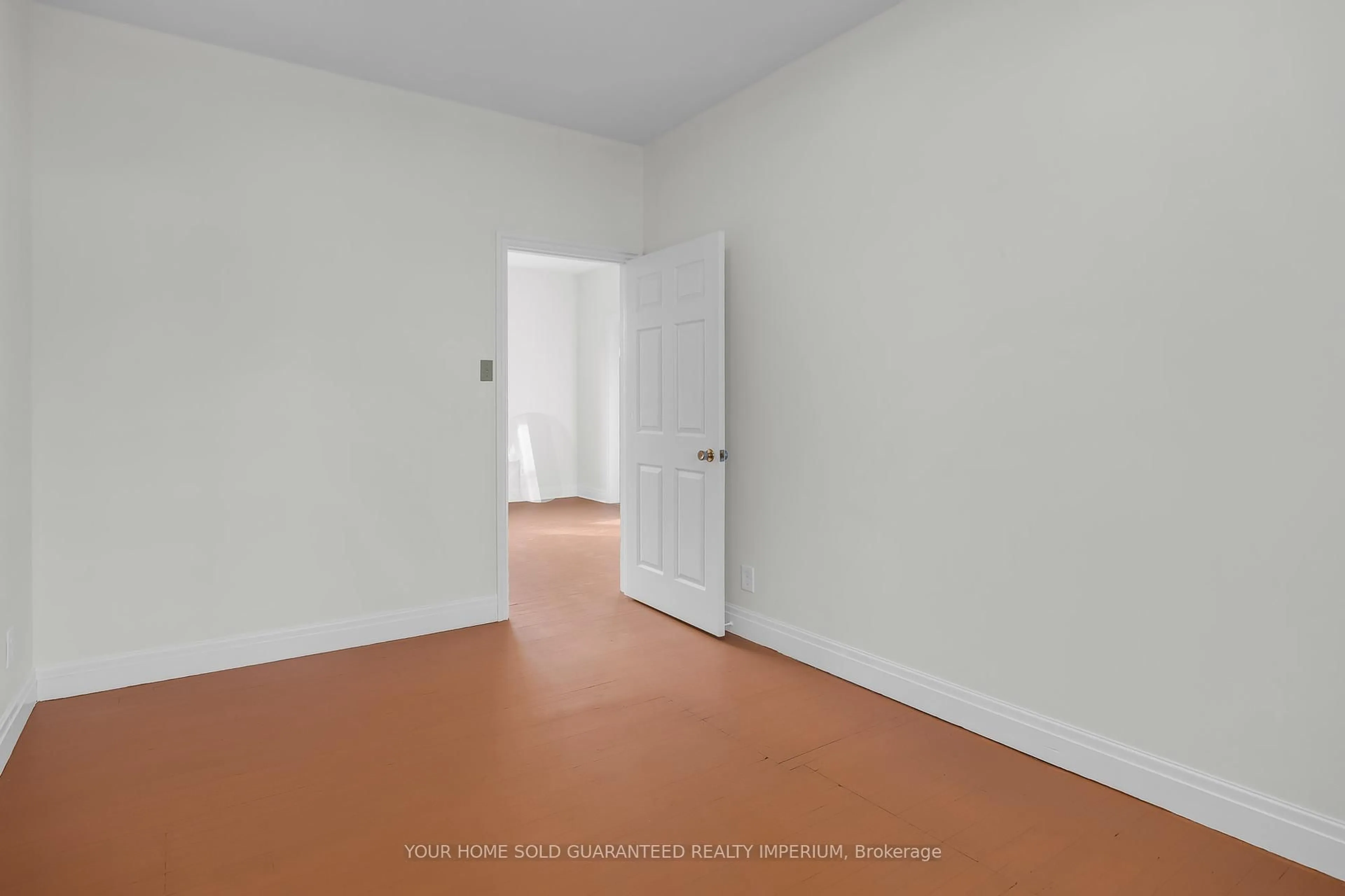 A pic of a room for 138 Charlotte St, Brantford Ontario N3T 2X8
