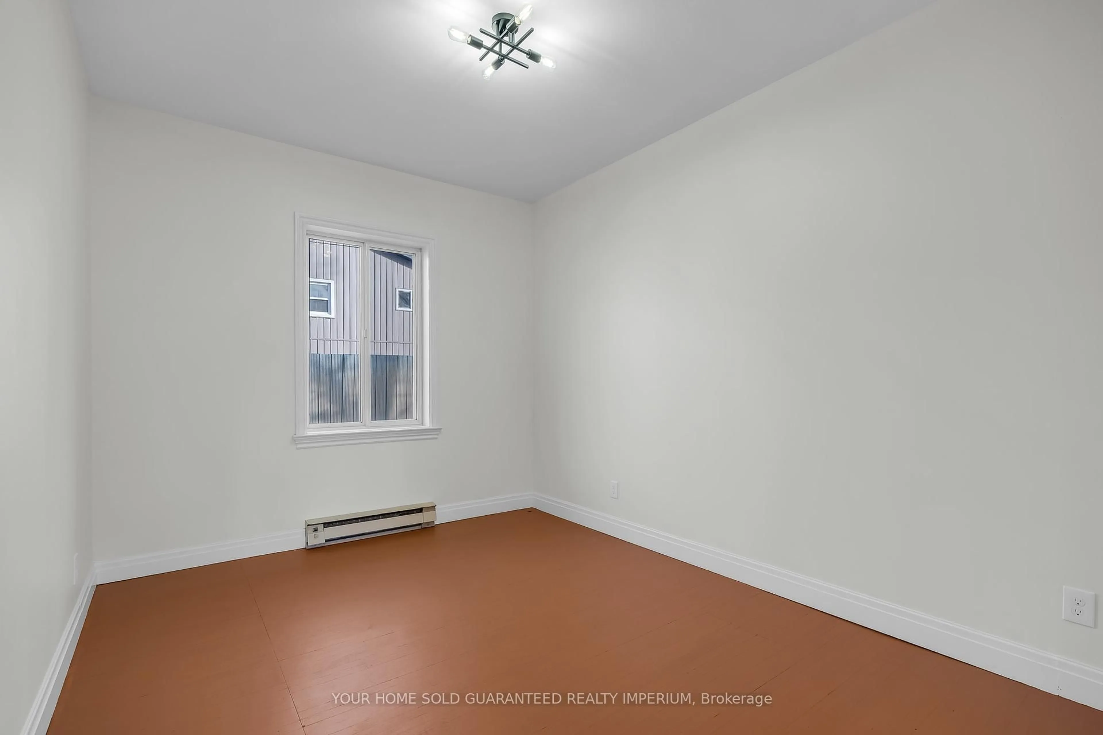 A pic of a room for 138 Charlotte St, Brantford Ontario N3T 2X8