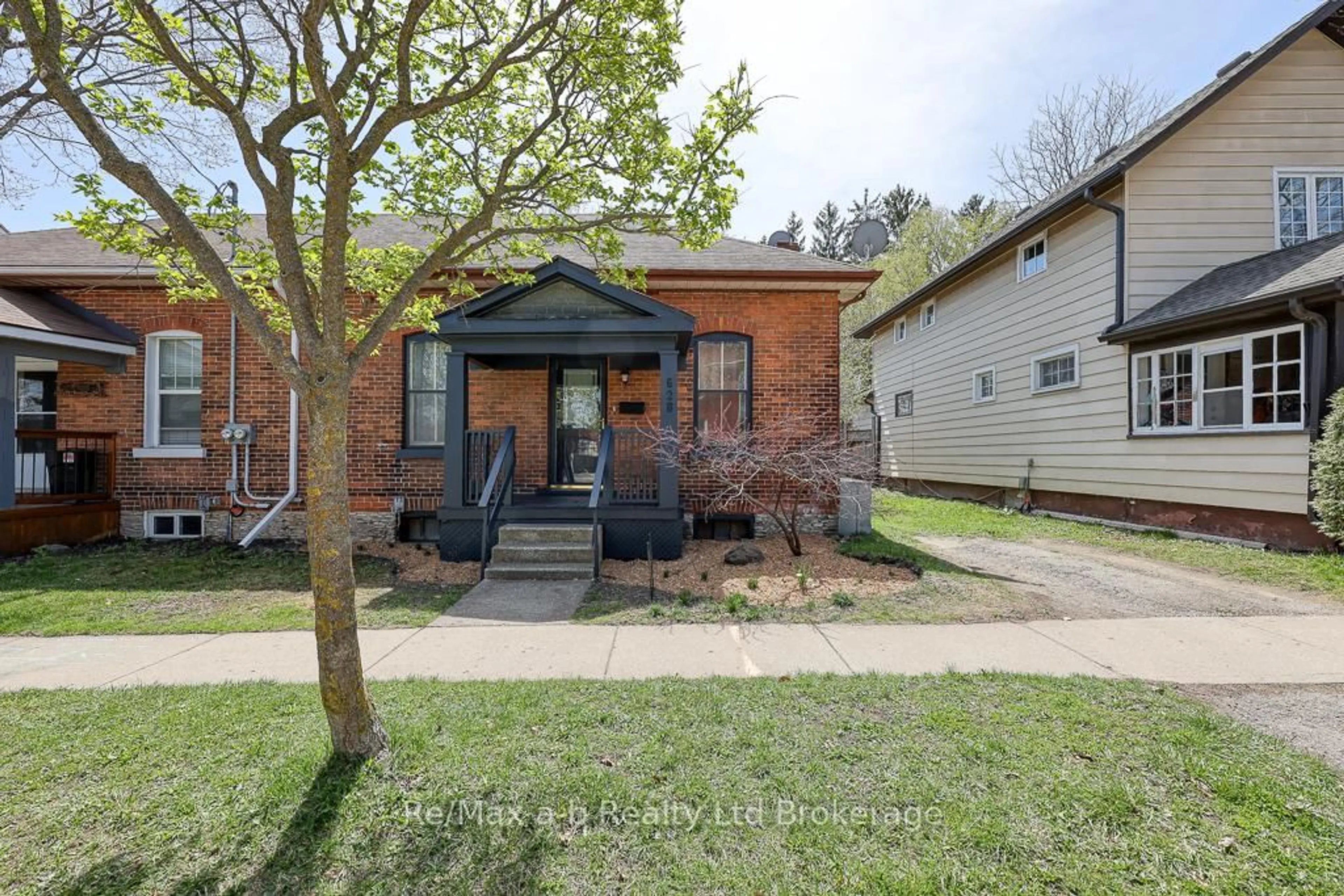 Home with brick exterior material, street for 628 Peel St, Woodstock Ontario N4S 1K8