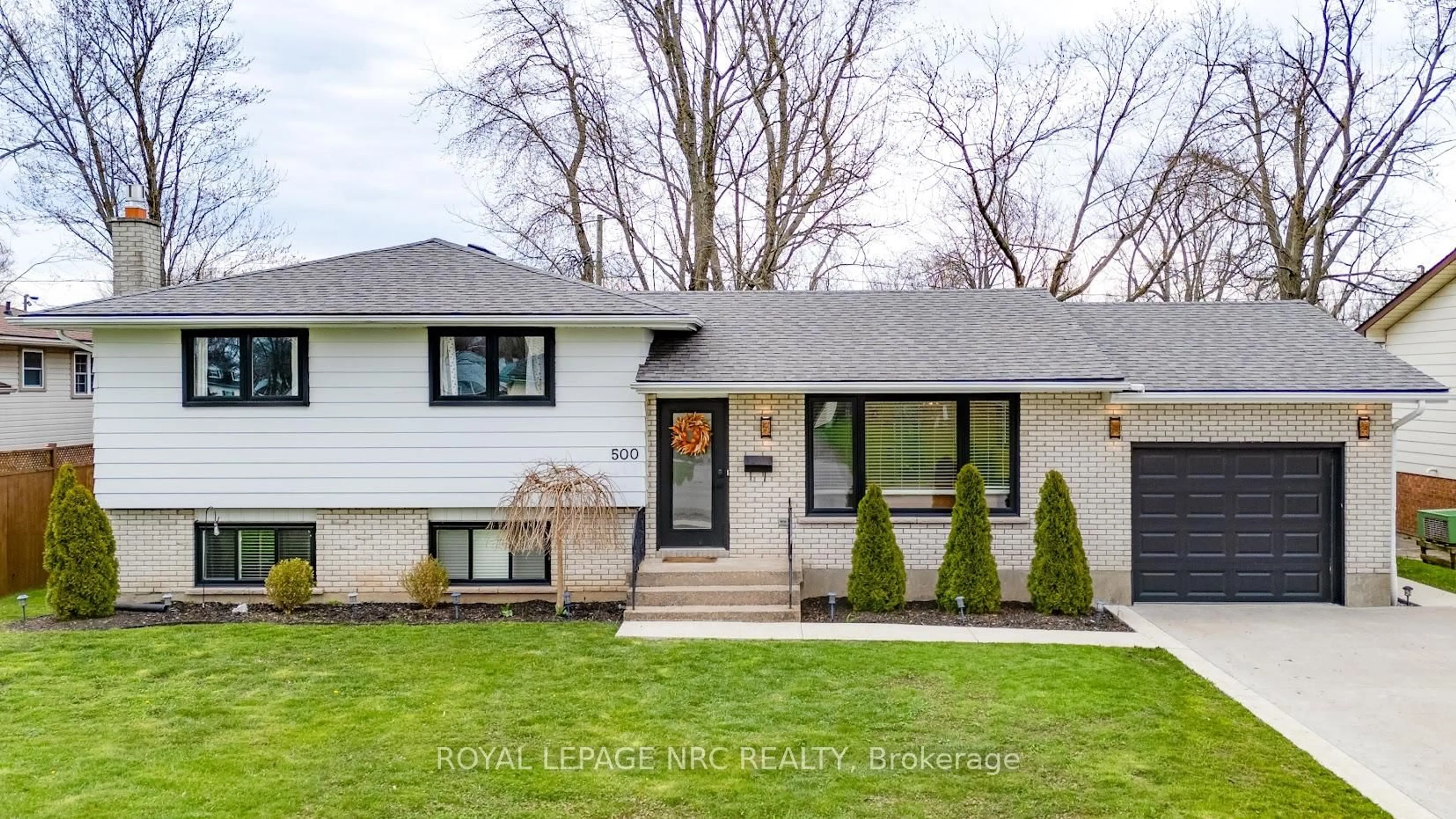 Home with brick exterior material, street for 500 Lakeside Rd, Fort Erie Ontario L2A 4X7