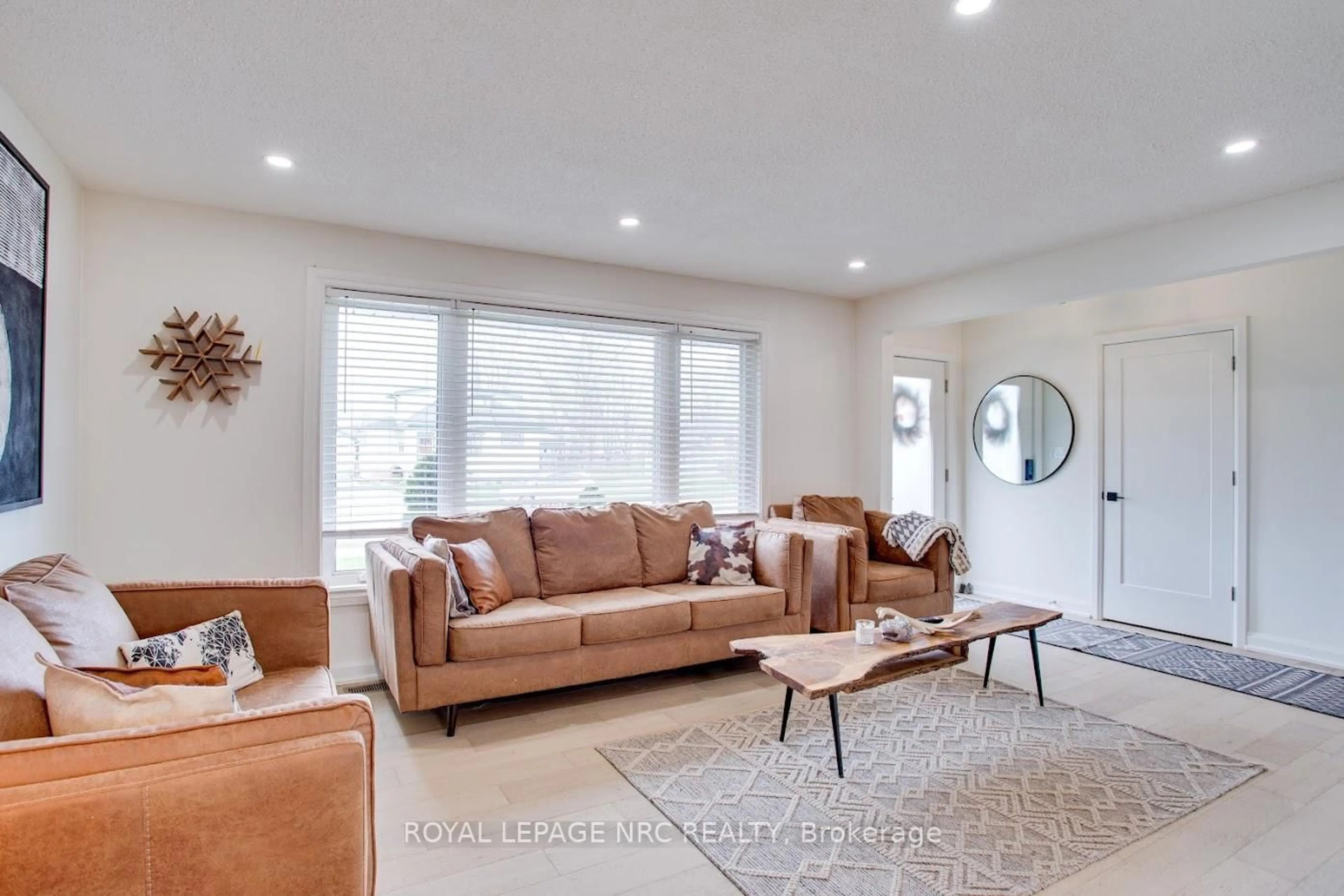 Living room with furniture, unknown for 500 Lakeside Rd, Fort Erie Ontario L2A 4X7