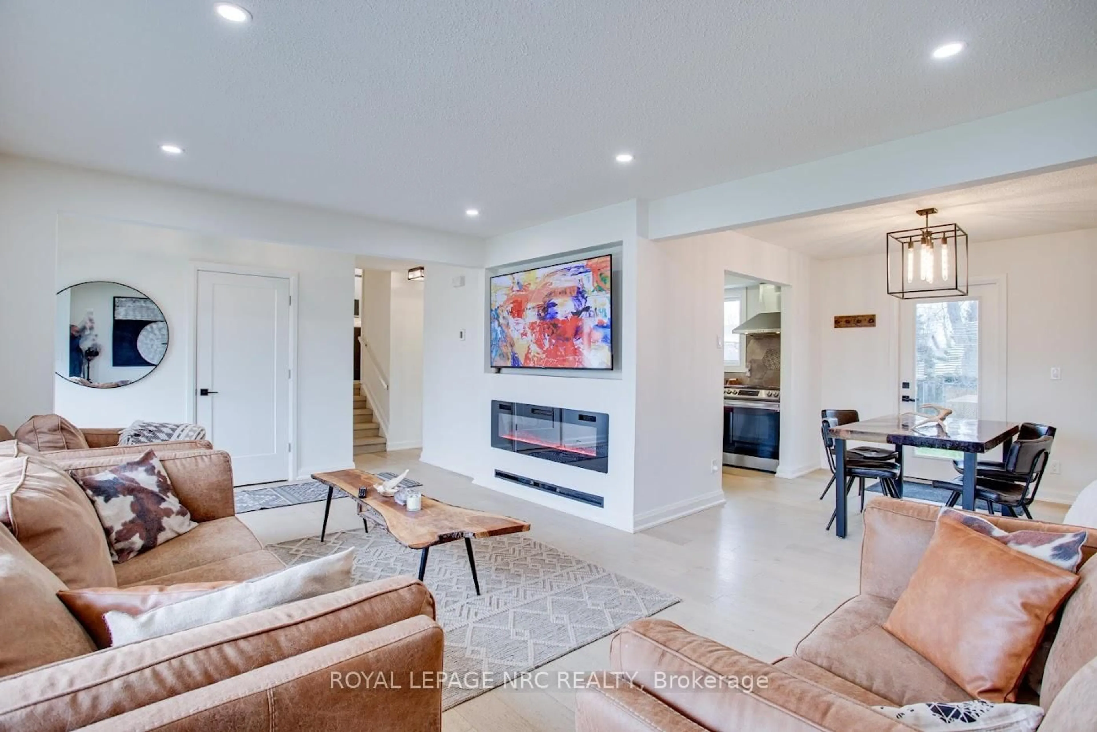 Living room with furniture, ceramic/tile floor for 500 Lakeside Rd, Fort Erie Ontario L2A 4X7