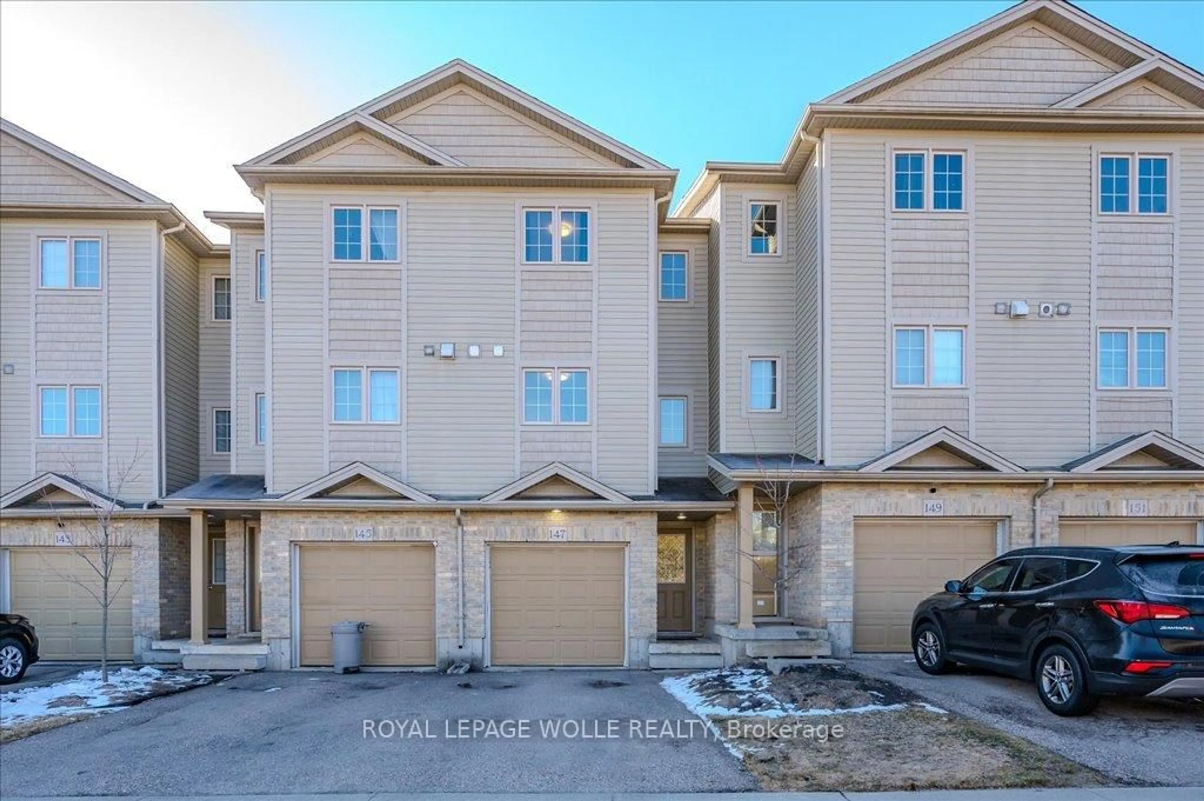 A pic from outside/outdoor area/front of a property/back of a property/a pic from drone, street for 147 Highland Cres, Kitchener Ontario N2M 0A1