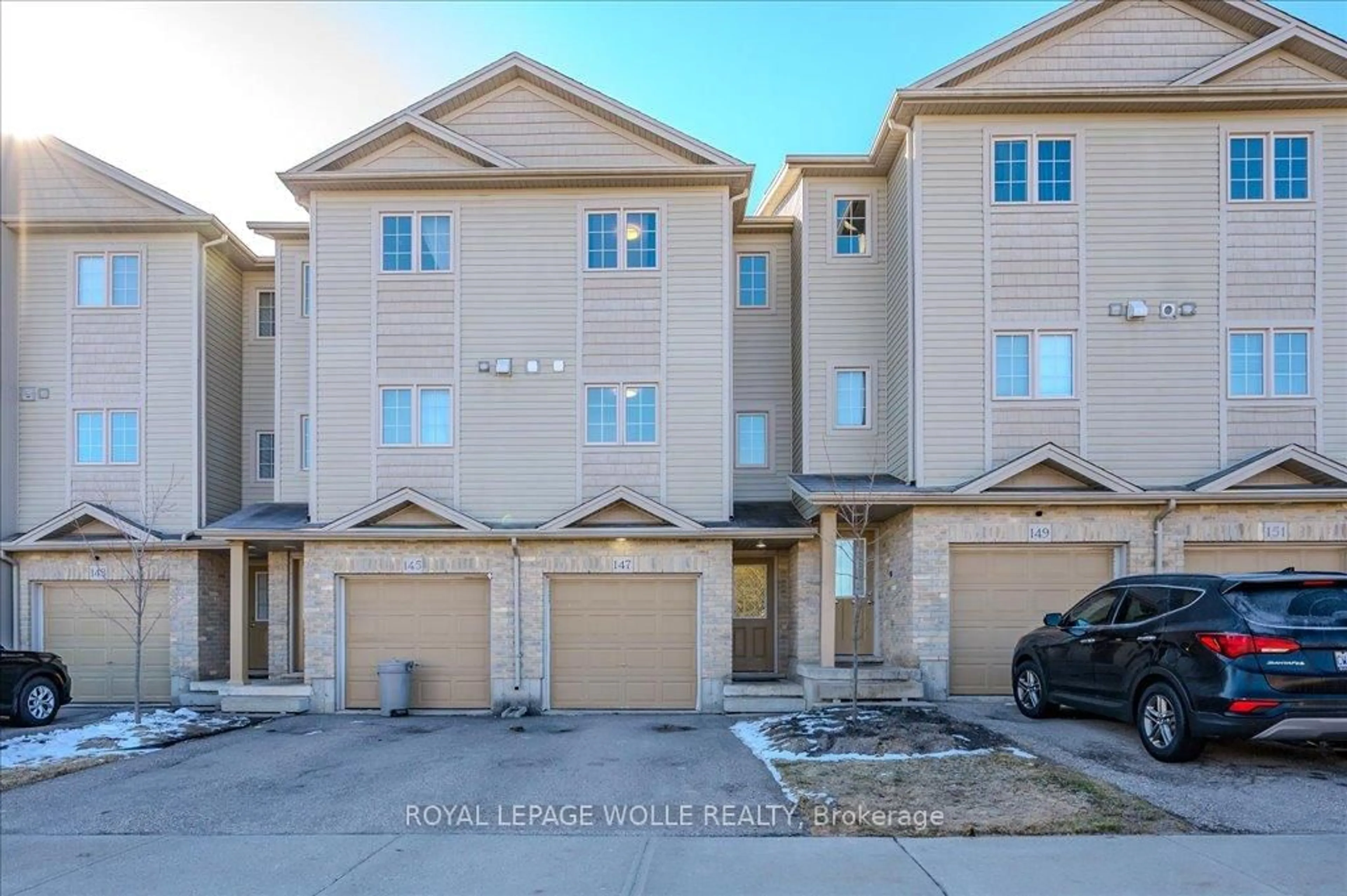 A pic from outside/outdoor area/front of a property/back of a property/a pic from drone, street for 147 Highland Cres, Kitchener Ontario N2M 0A1