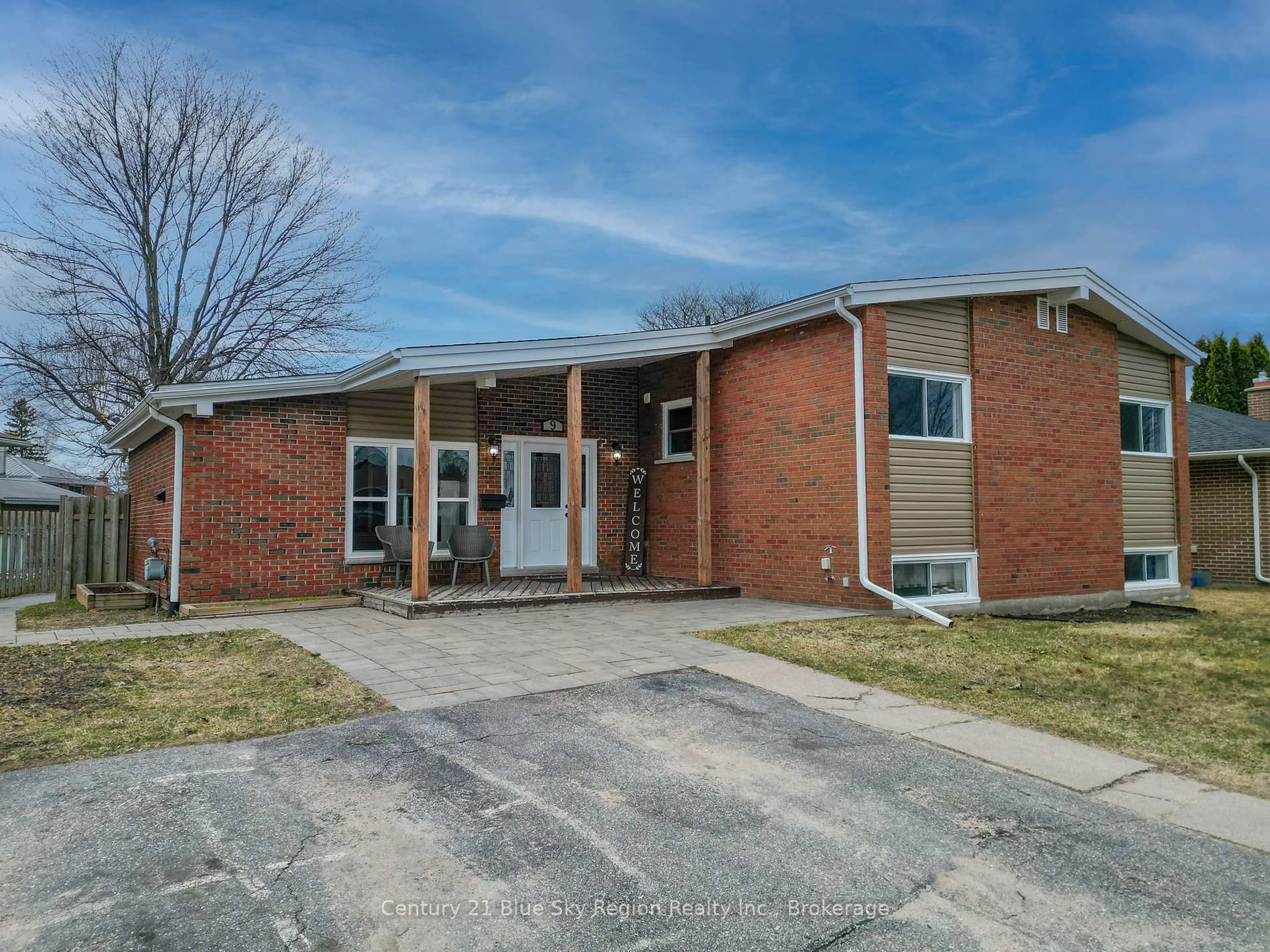 Home with brick exterior material, building for 9 Herman Cres, North Bay Ontario P1A 2R4