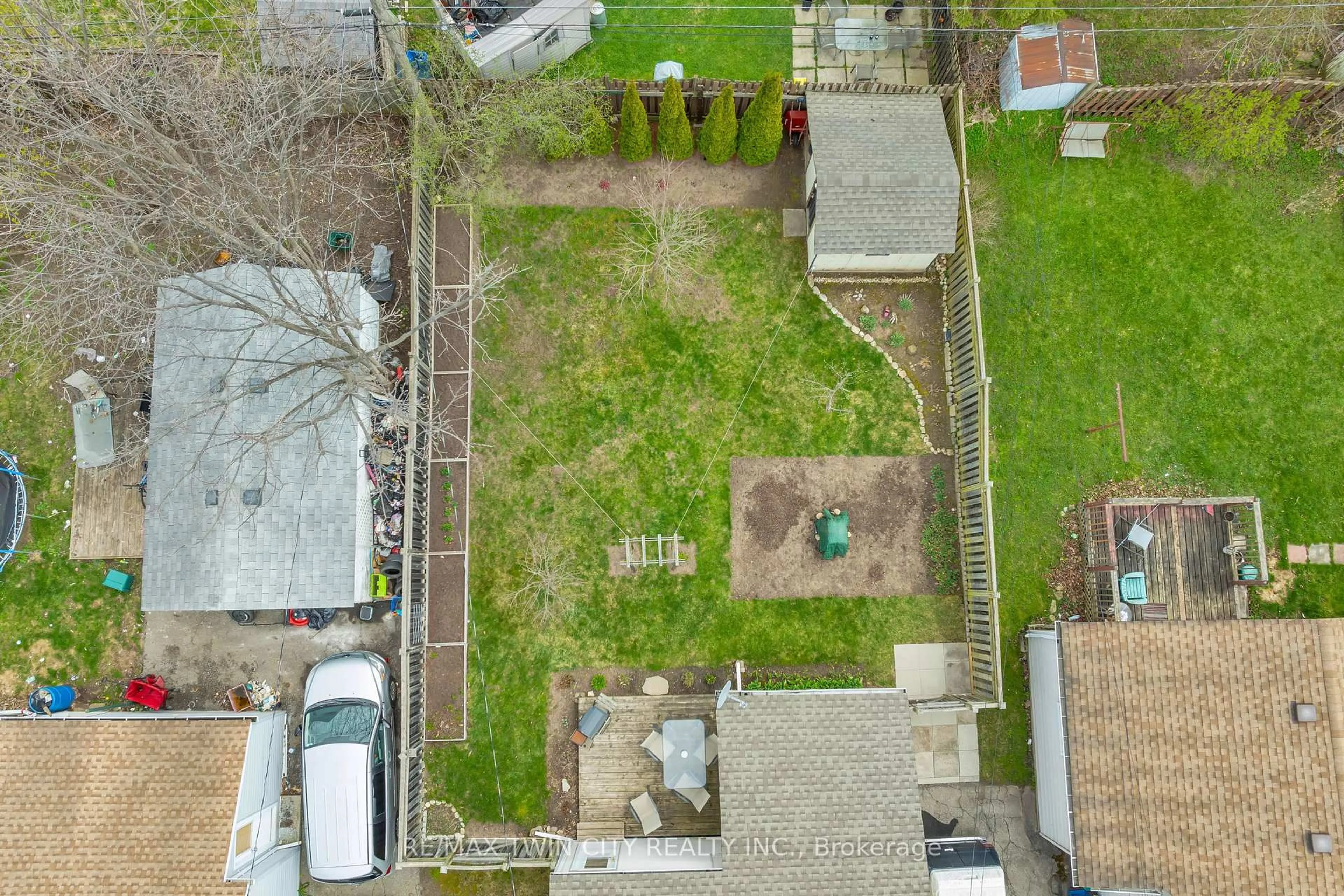 A pic from outside/outdoor area/front of a property/back of a property/a pic from drone, street for 153 Oakwood Ave, Cambridge Ontario N3H 4J3