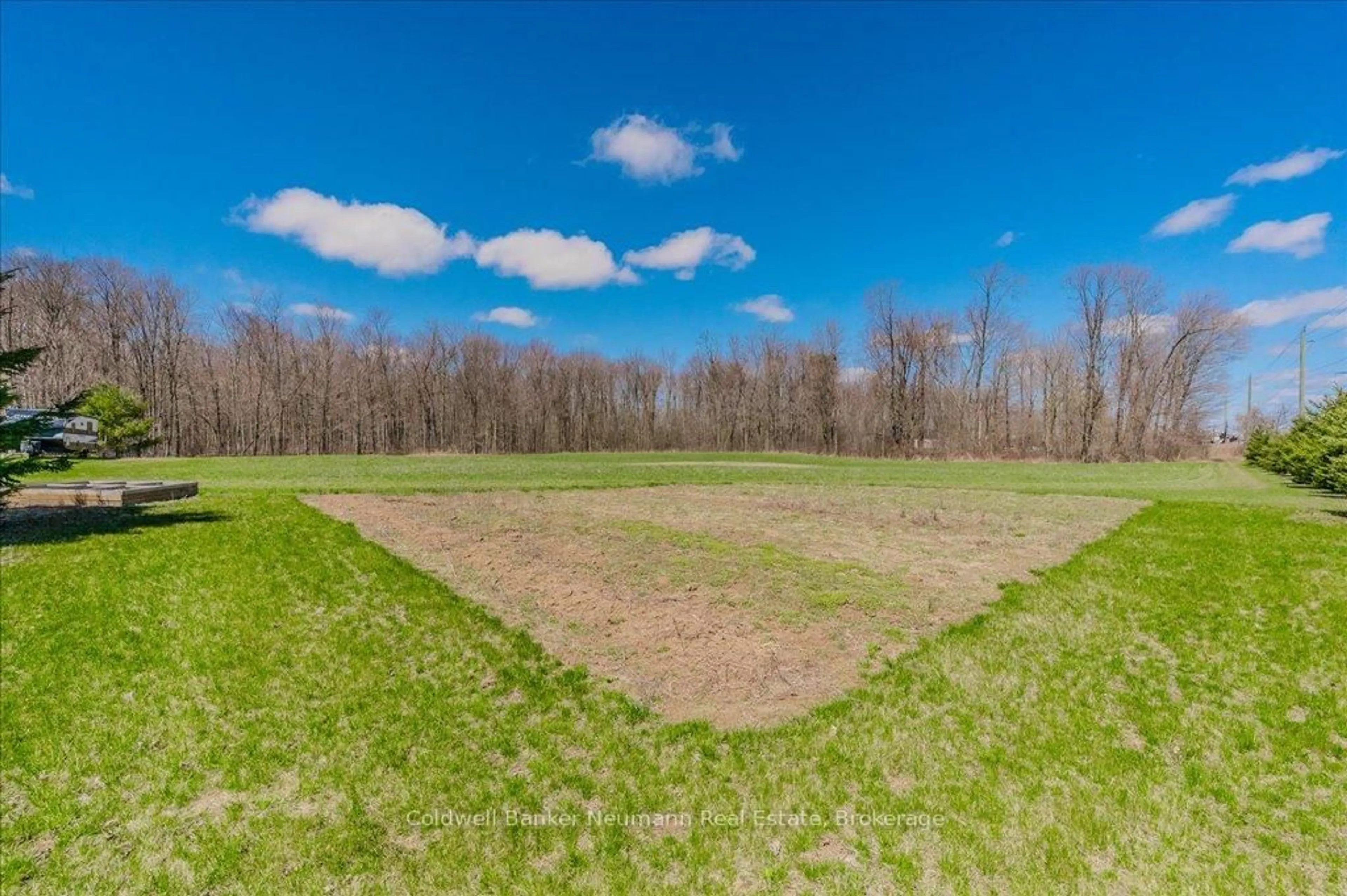 A pic from outside/outdoor area/front of a property/back of a property/a pic from drone, forest/trees view for 2540 Hespeler Rd, Cambridge Ontario N3C 2V3