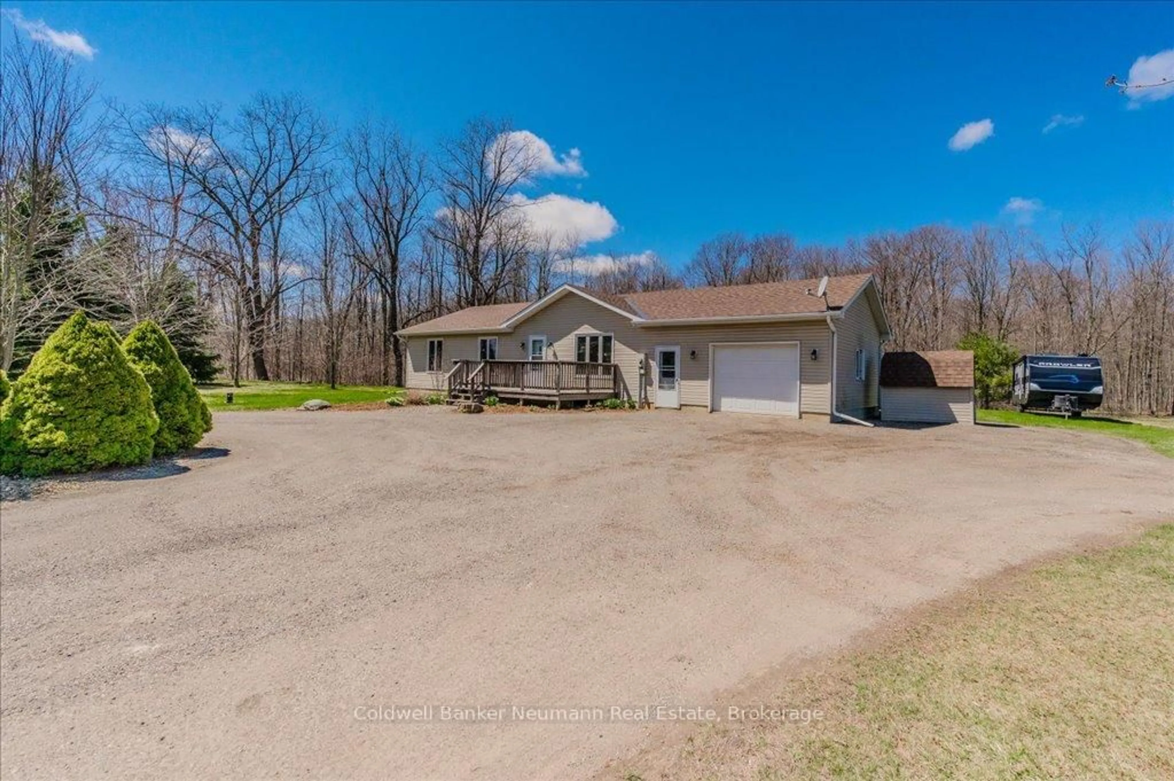 A pic from outside/outdoor area/front of a property/back of a property/a pic from drone, street for 2540 Hespeler Rd, Cambridge Ontario N3C 2V3