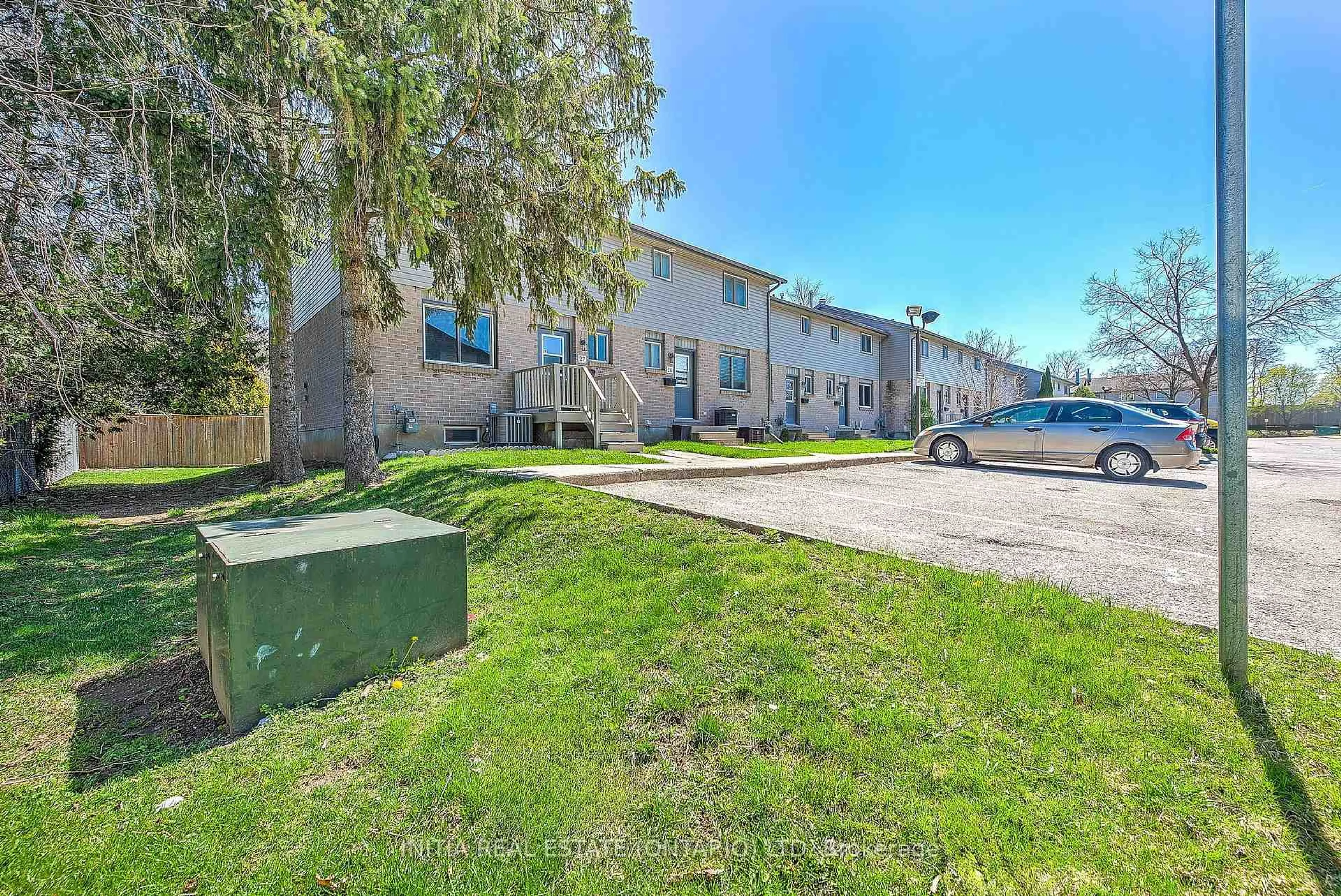 A pic from outside/outdoor area/front of a property/back of a property/a pic from drone, street for 490 Third St #27, London East Ontario N5A 4A2