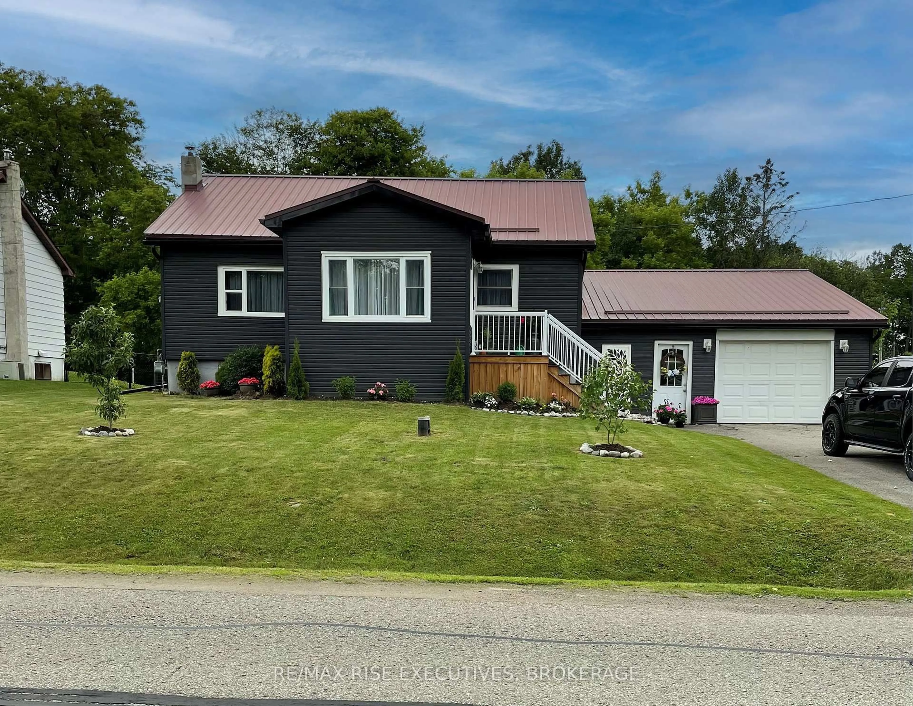 Home with vinyl exterior material, street for 2248 2nd Concession Rd, Augusta Ontario K6V 5T1