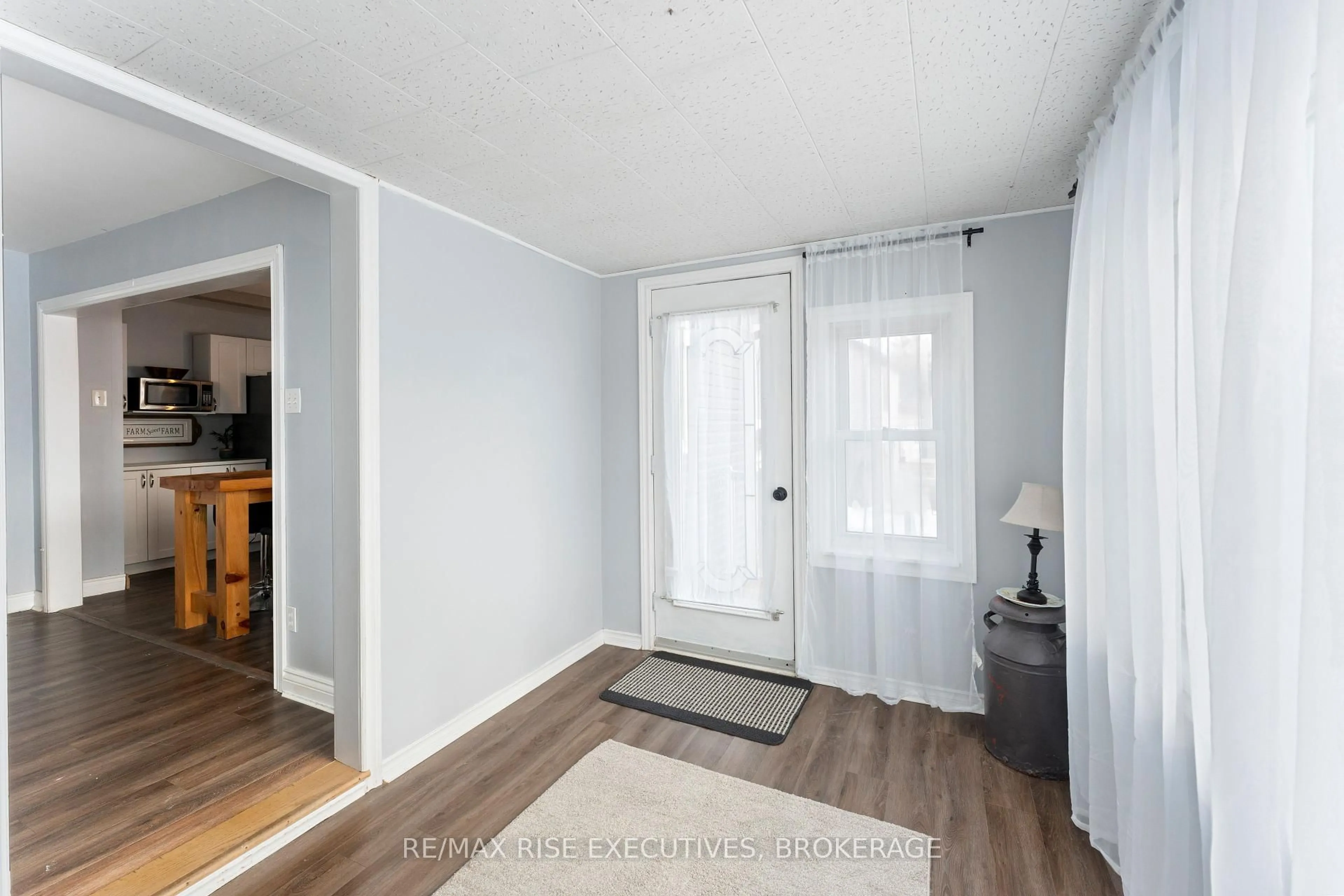 Indoor entryway for 2248 2nd Concession Rd, Augusta Ontario K6V 5T1