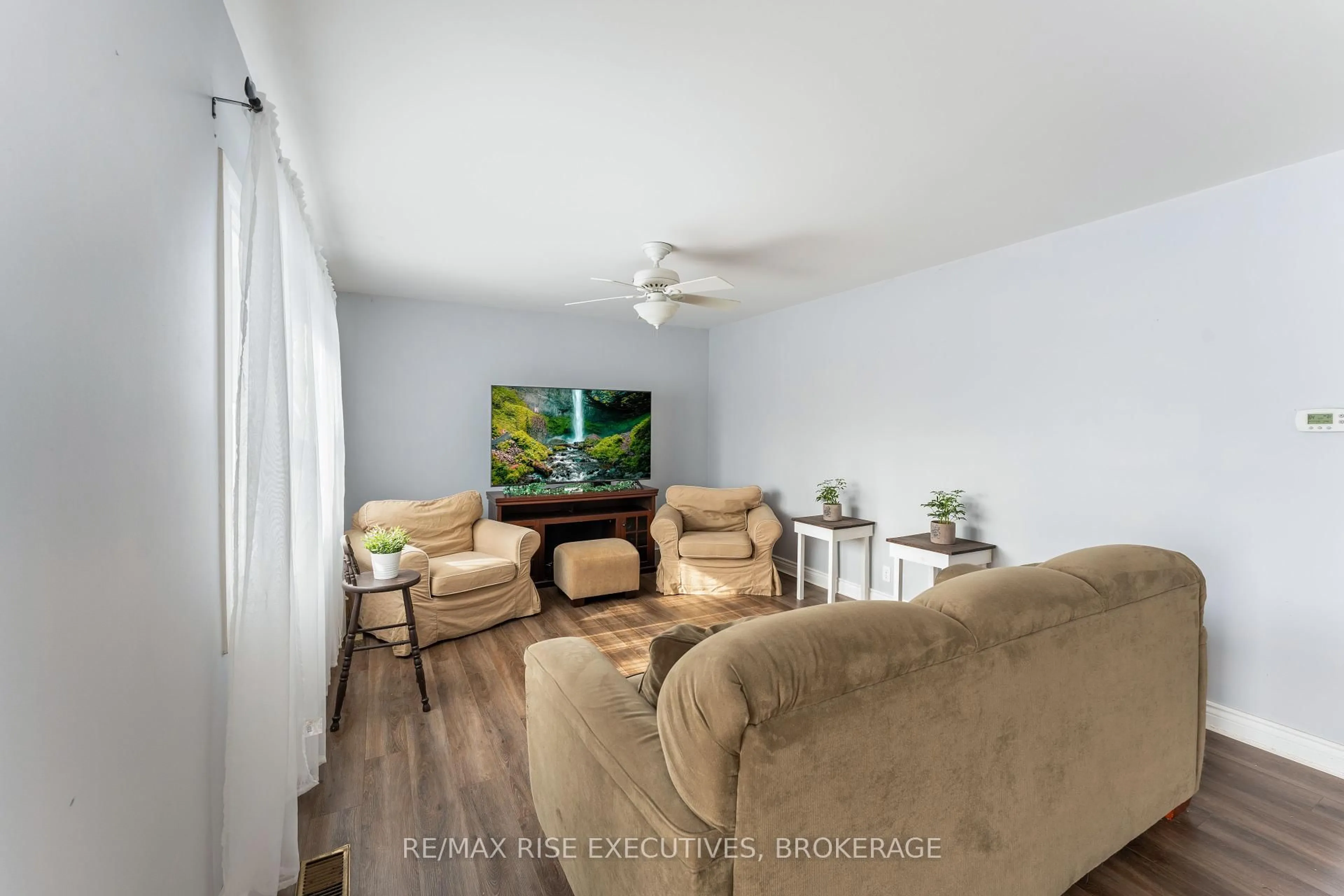 Living room with furniture, unknown for 2248 2nd Concession Rd, Augusta Ontario K6V 5T1