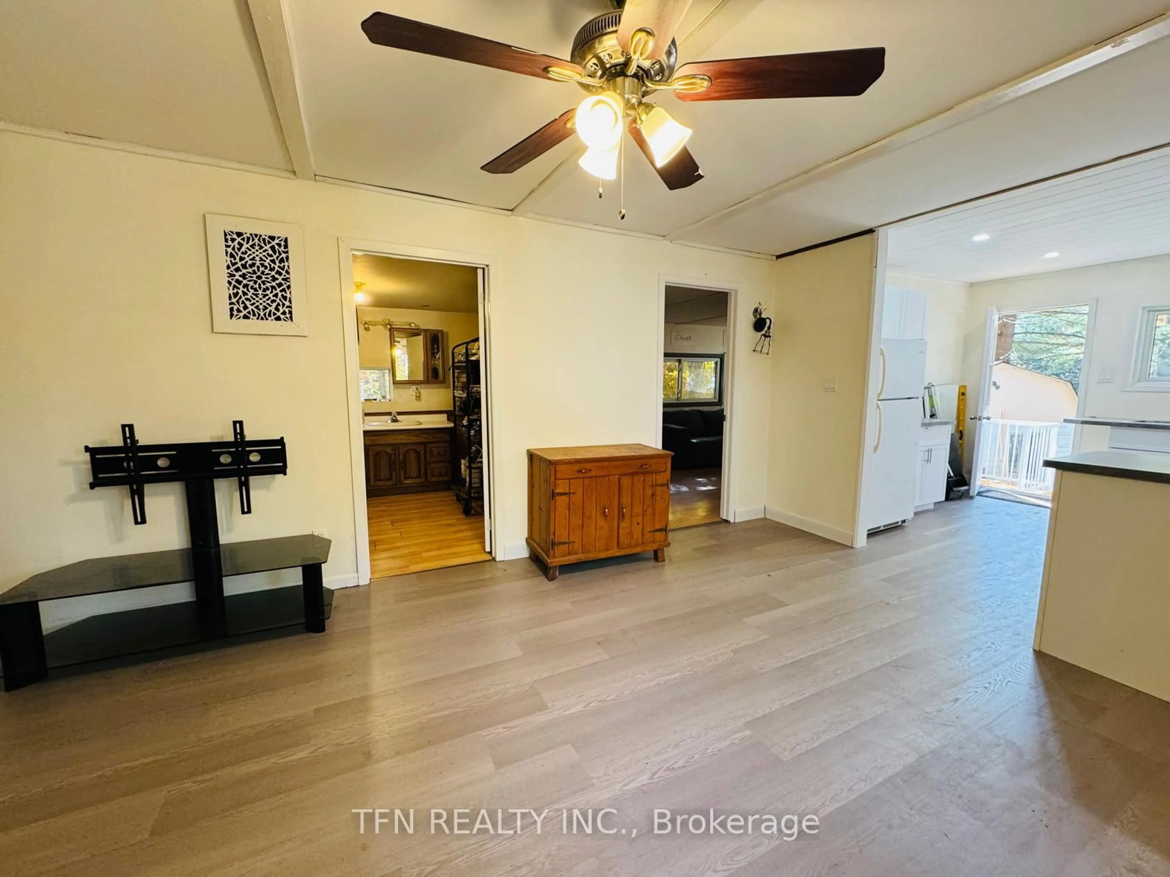 A pic of a room for 1080 Four Seasons Rd, Gravenhurst Ontario P0E 1N0