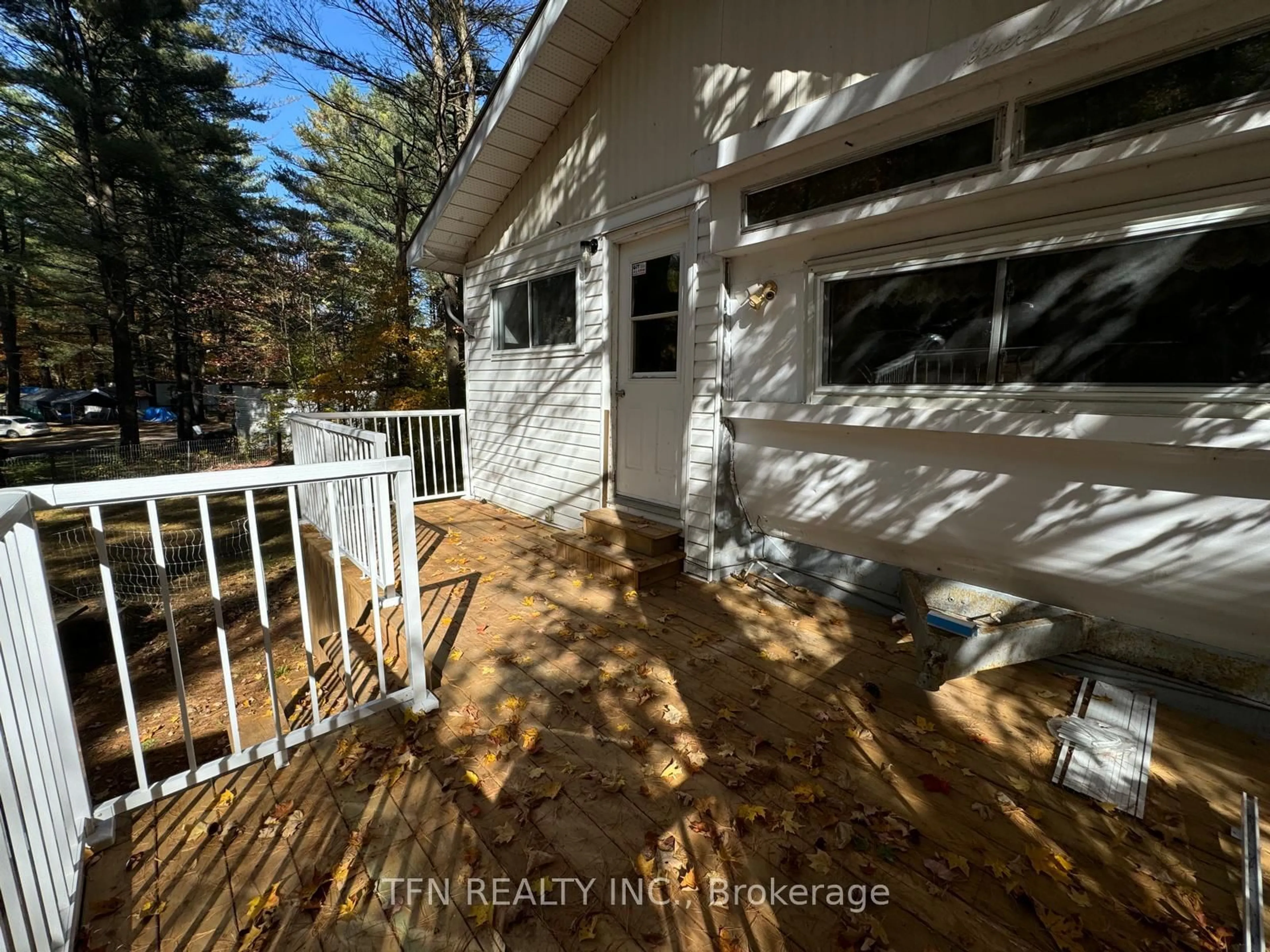 A pic from outside/outdoor area/front of a property/back of a property/a pic from drone, unknown for 1080 Four Seasons Rd, Gravenhurst Ontario P0E 1N0