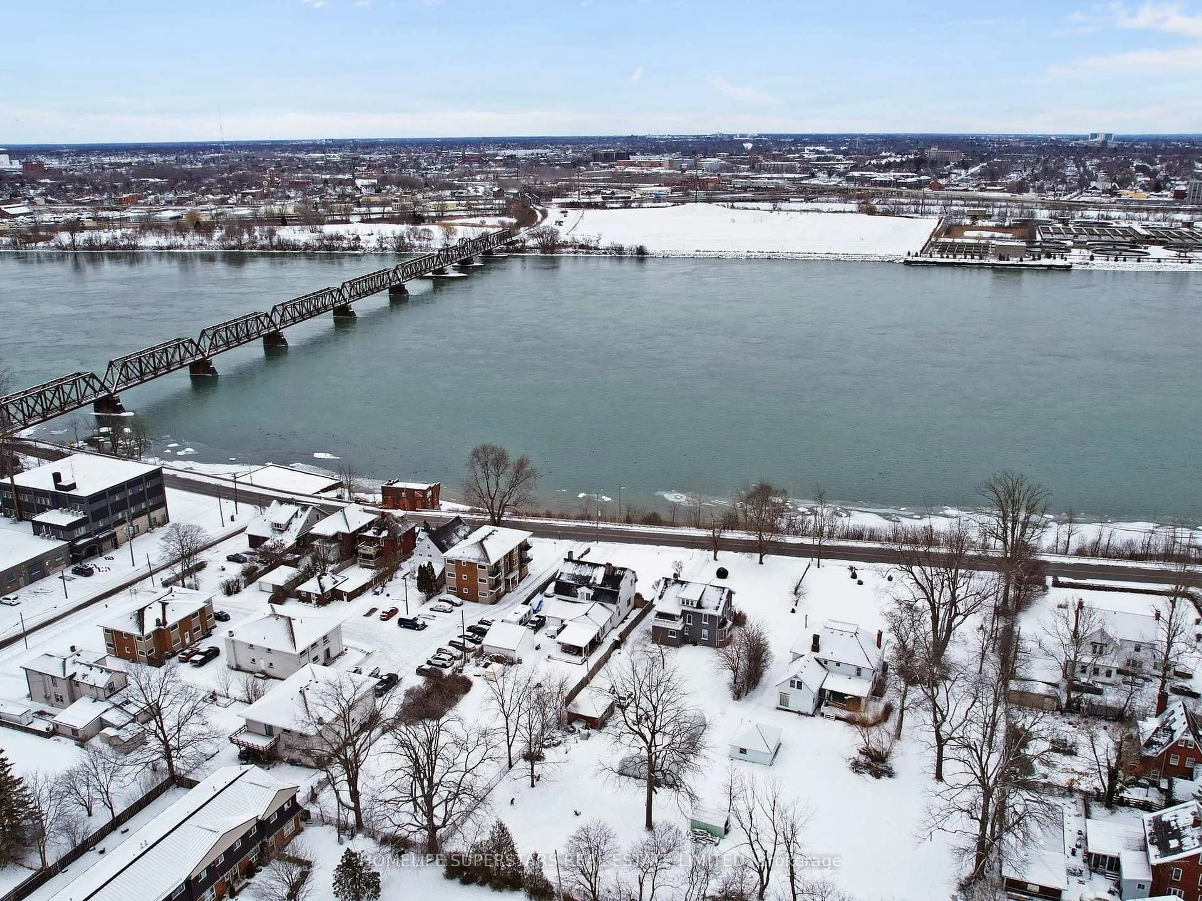 A pic from outside/outdoor area/front of a property/back of a property/a pic from drone, water/lake/river/ocean view for 535 NIAGARA Blvd, Fort Erie Ontario L2A 3H3