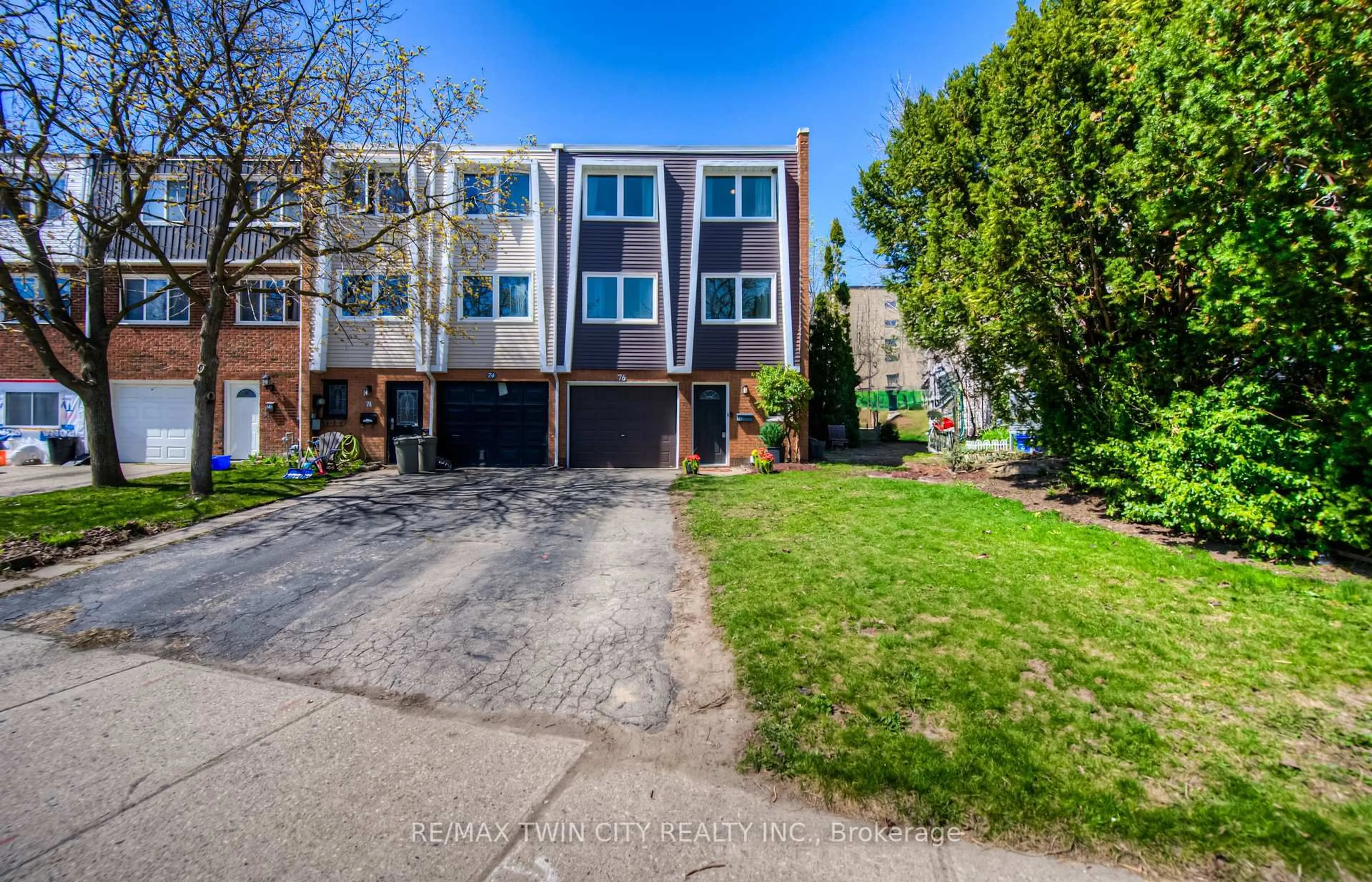 A pic from outside/outdoor area/front of a property/back of a property/a pic from drone, street for 76 Charles Best Pl, Kitchener Ontario N2M 5A3