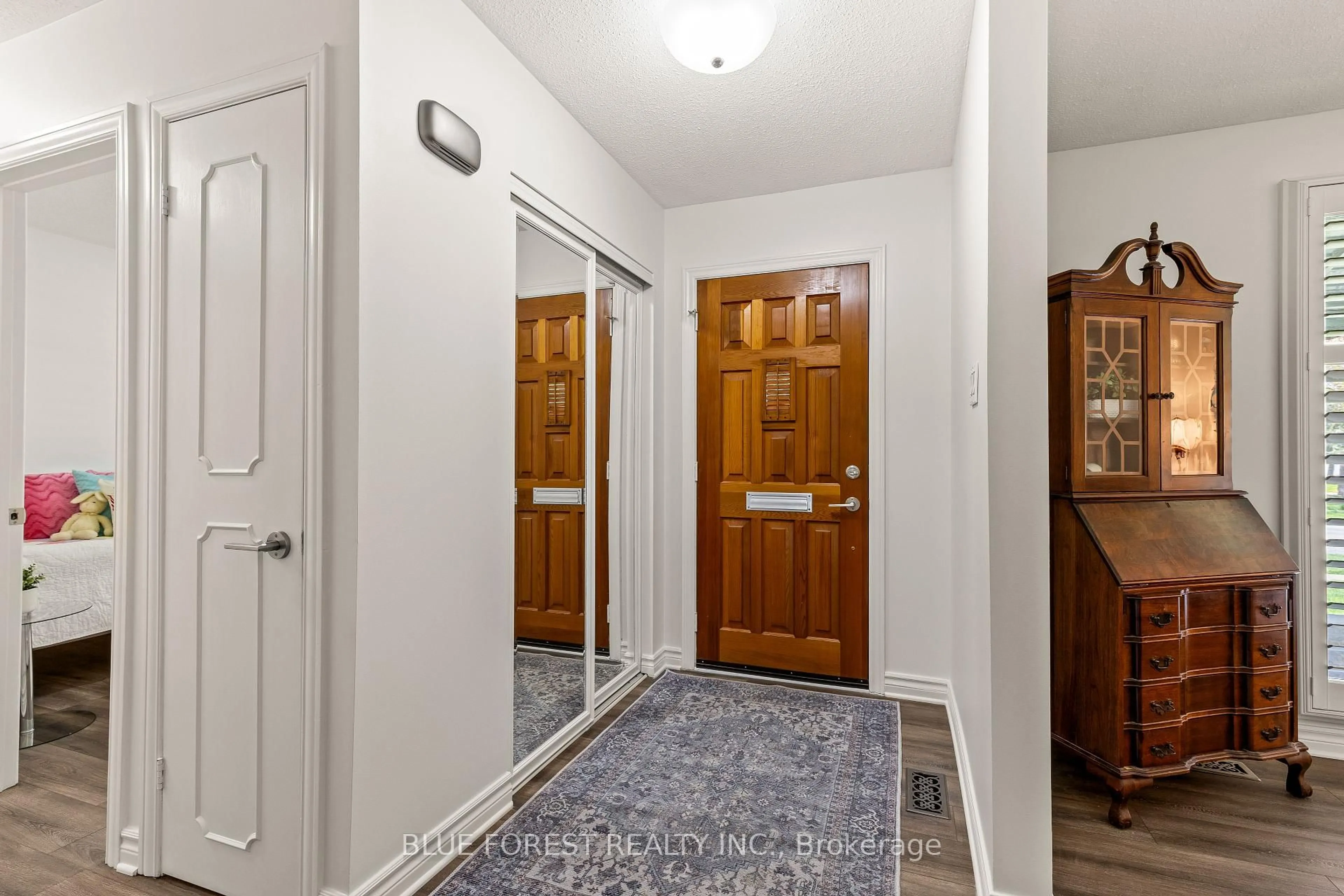 Indoor entryway for 3 Salem Rd, London South Ontario N6K 1E9