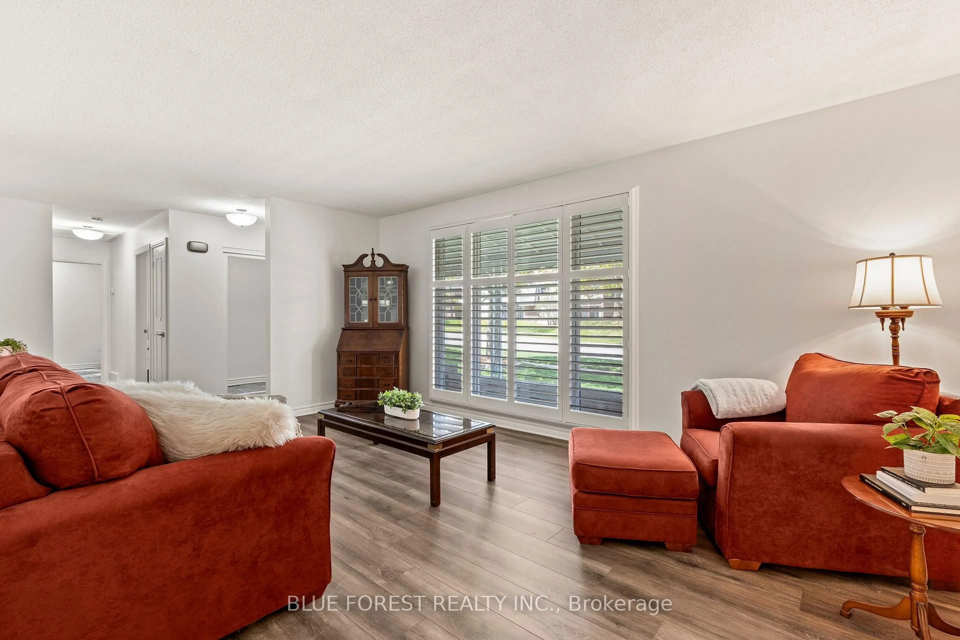 Living room with furniture, wood/laminate floor for 3 Salem Rd, London South Ontario N6K 1E9