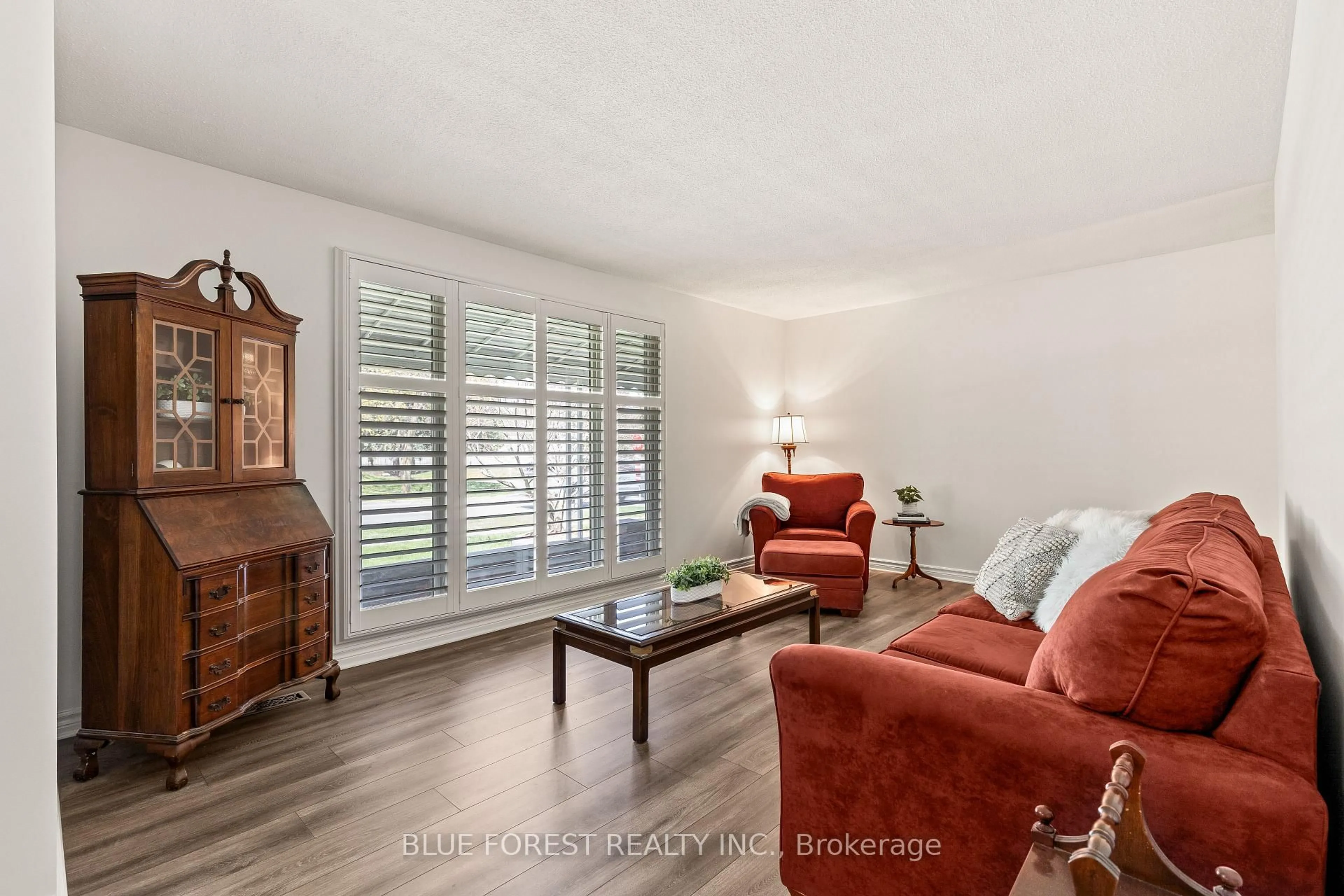 Living room with furniture, wood/laminate floor for 3 Salem Rd, London South Ontario N6K 1E9