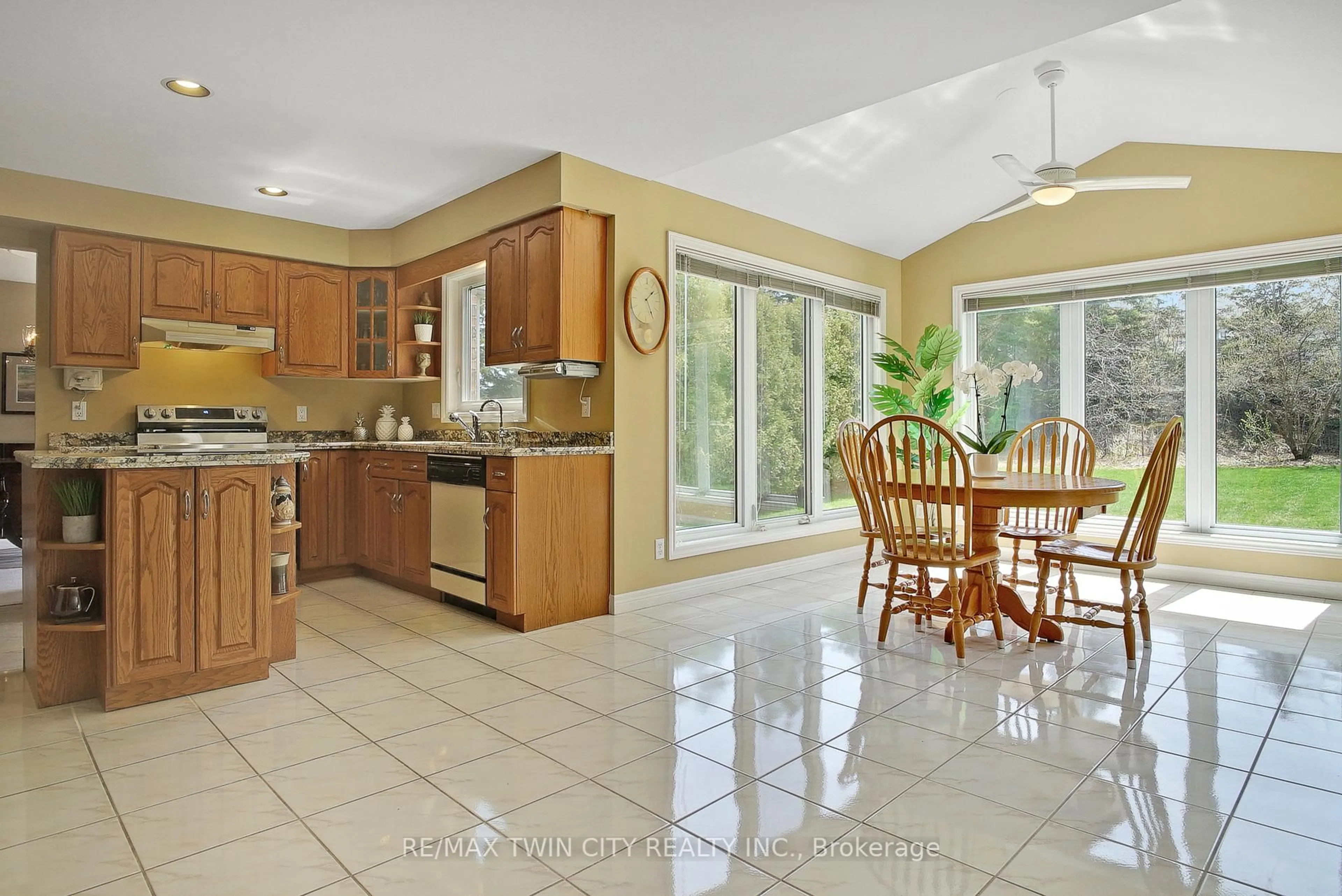Open concept kitchen, ceramic/tile floor for 527 CHANCERY Lane, Waterloo Ontario N2T 2N4