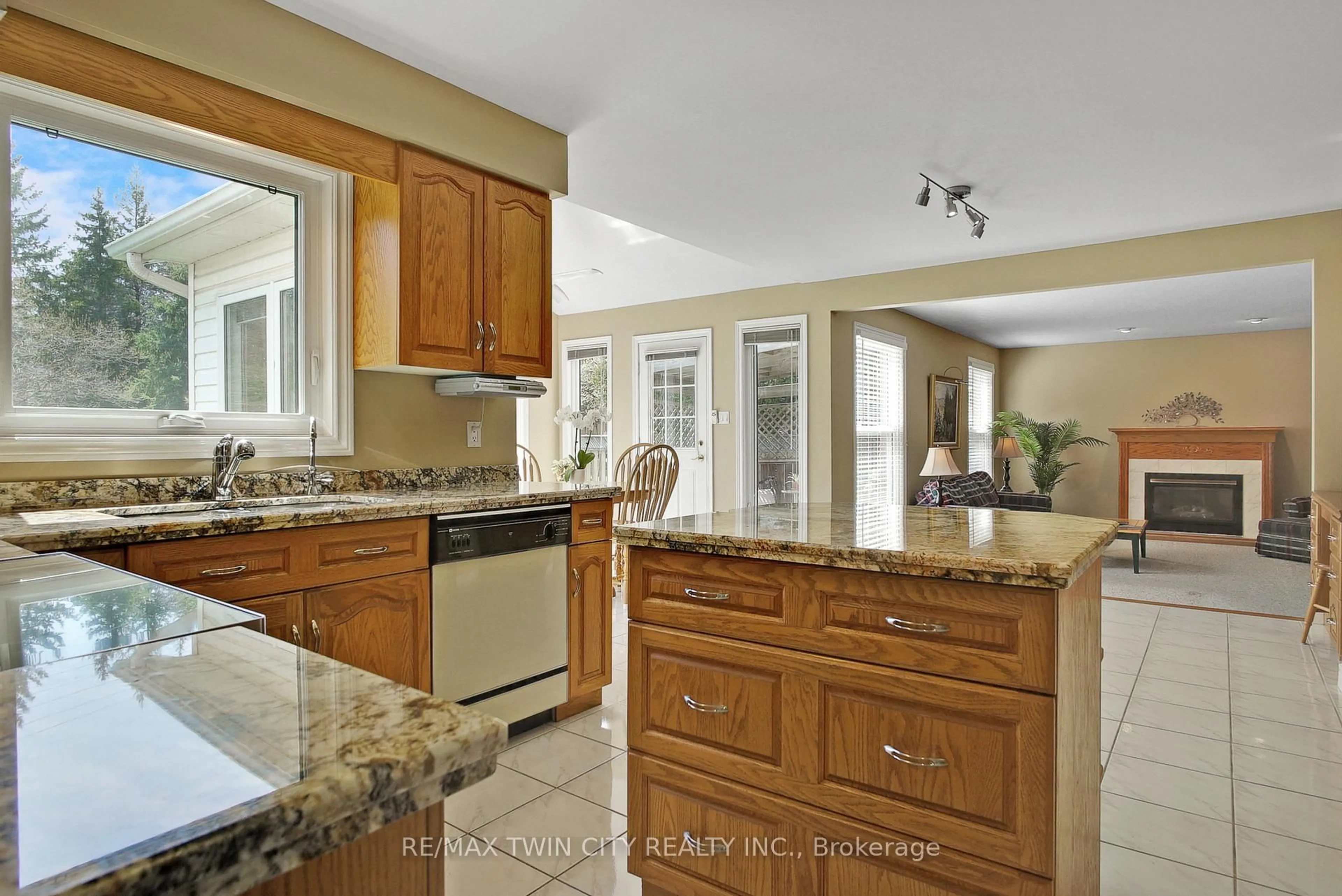 Open concept kitchen, ceramic/tile floor for 527 CHANCERY Lane, Waterloo Ontario N2T 2N4