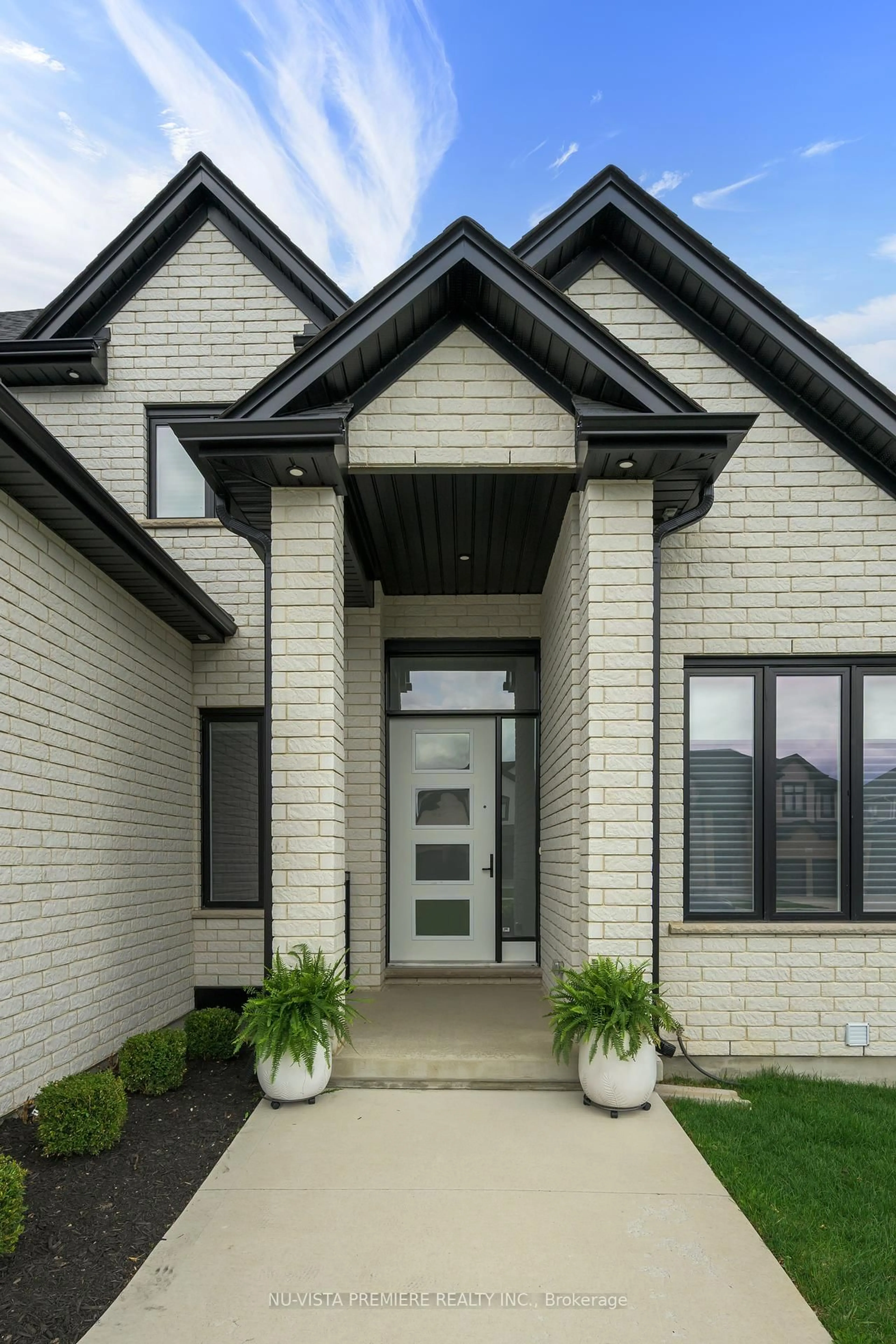 Home with brick exterior material, street for 106 Jefferson St, Lucan Biddulph Ontario N0M 2J0