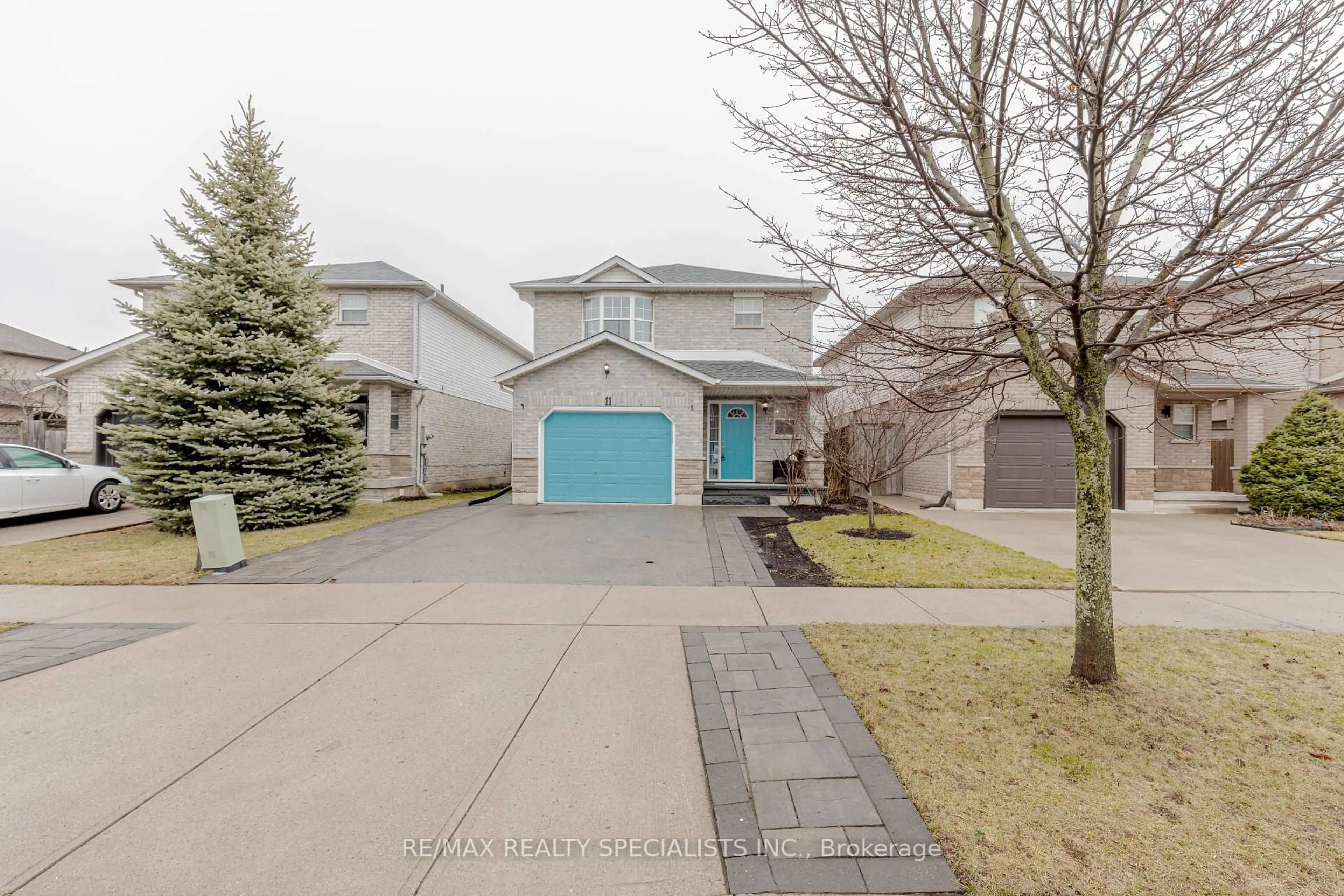 A pic from outside/outdoor area/front of a property/back of a property/a pic from drone, street for 11 Willowridge Way, Hamilton Ontario L8J 3Y8