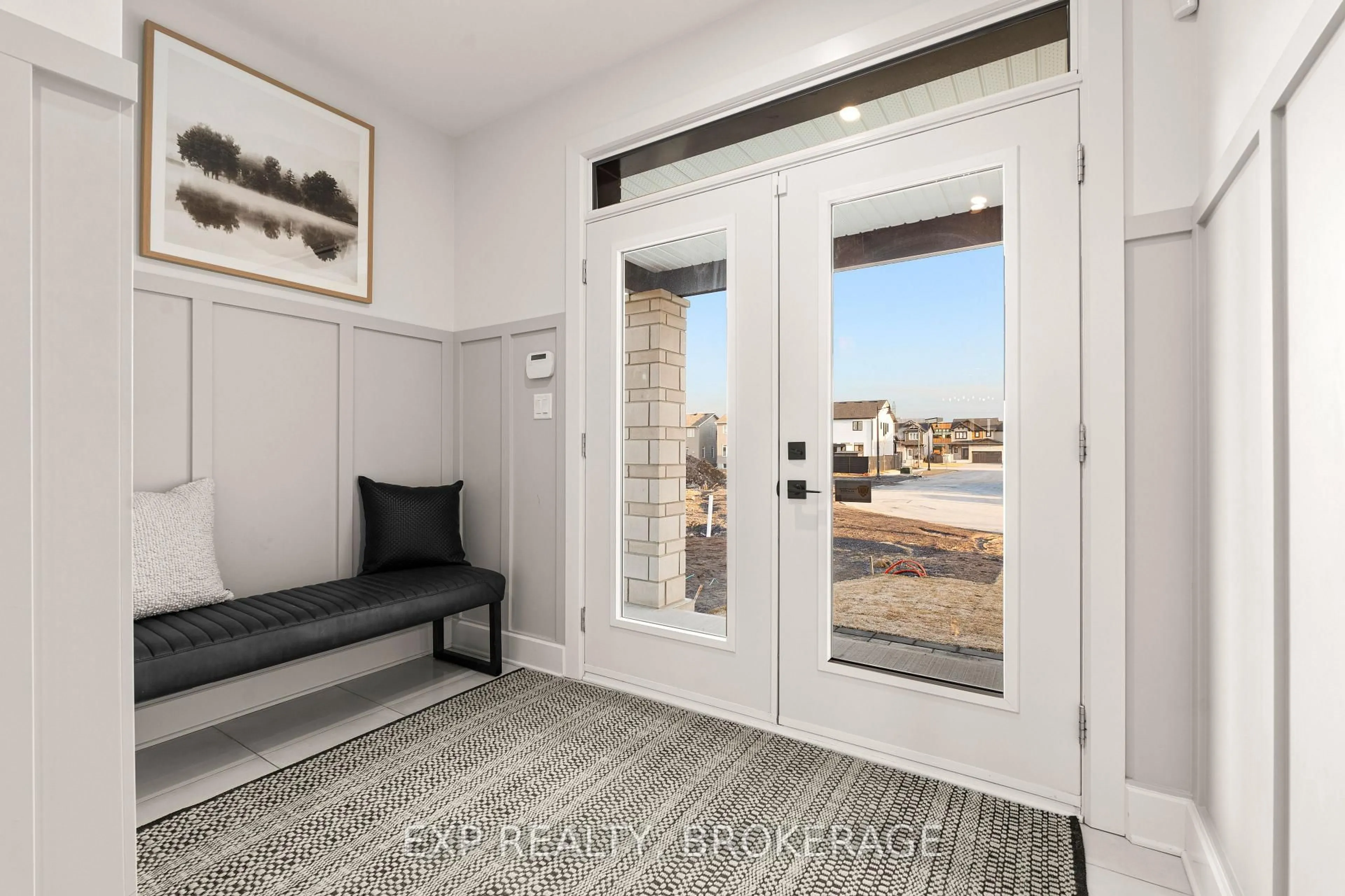 Indoor entryway for 1517 SHIRA Dr, Kingston Ontario K7P 0S3