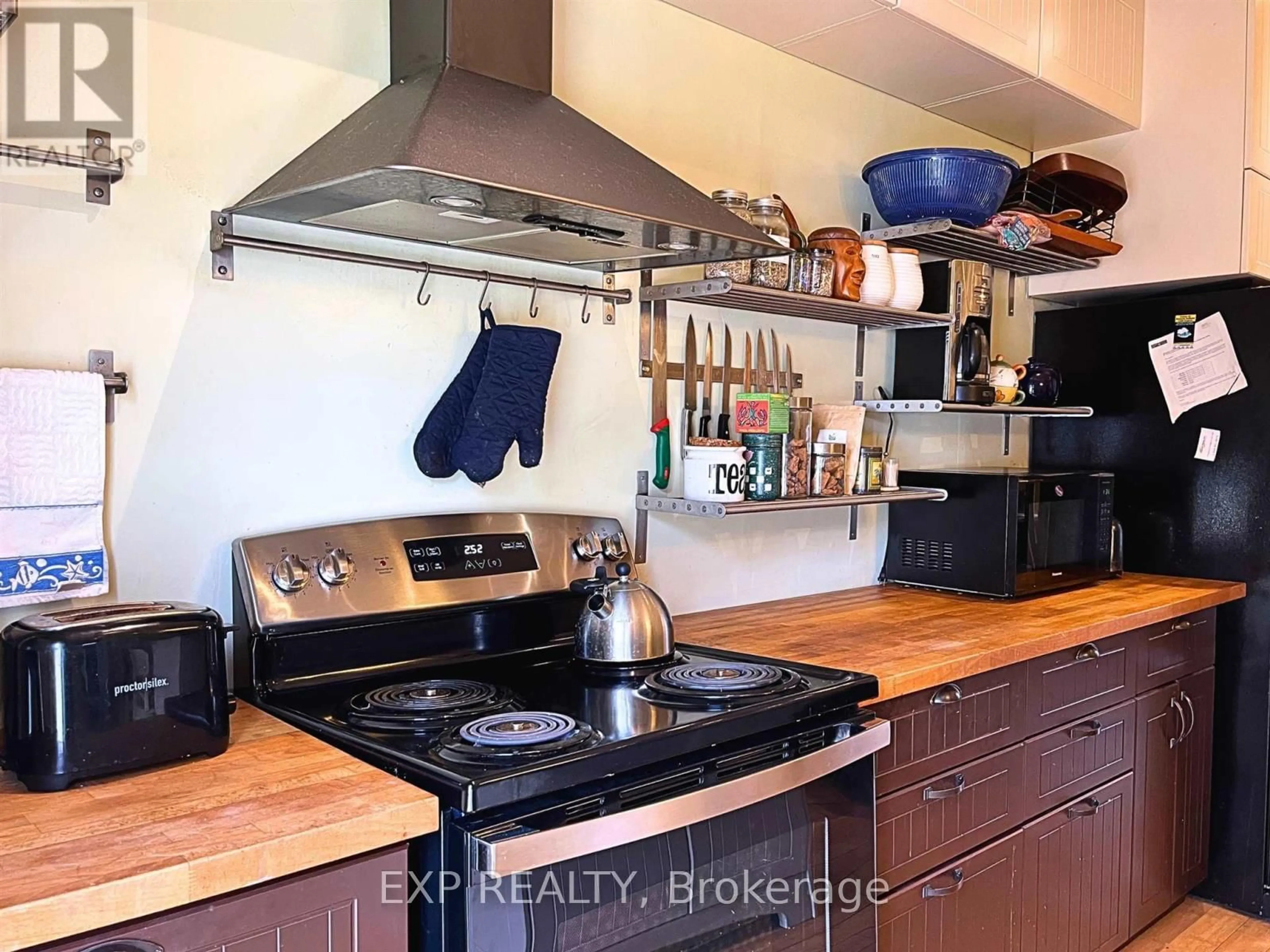 Standard kitchen, unknown for 1723 Lucy St, St. Joseph Ontario P0R 1J0