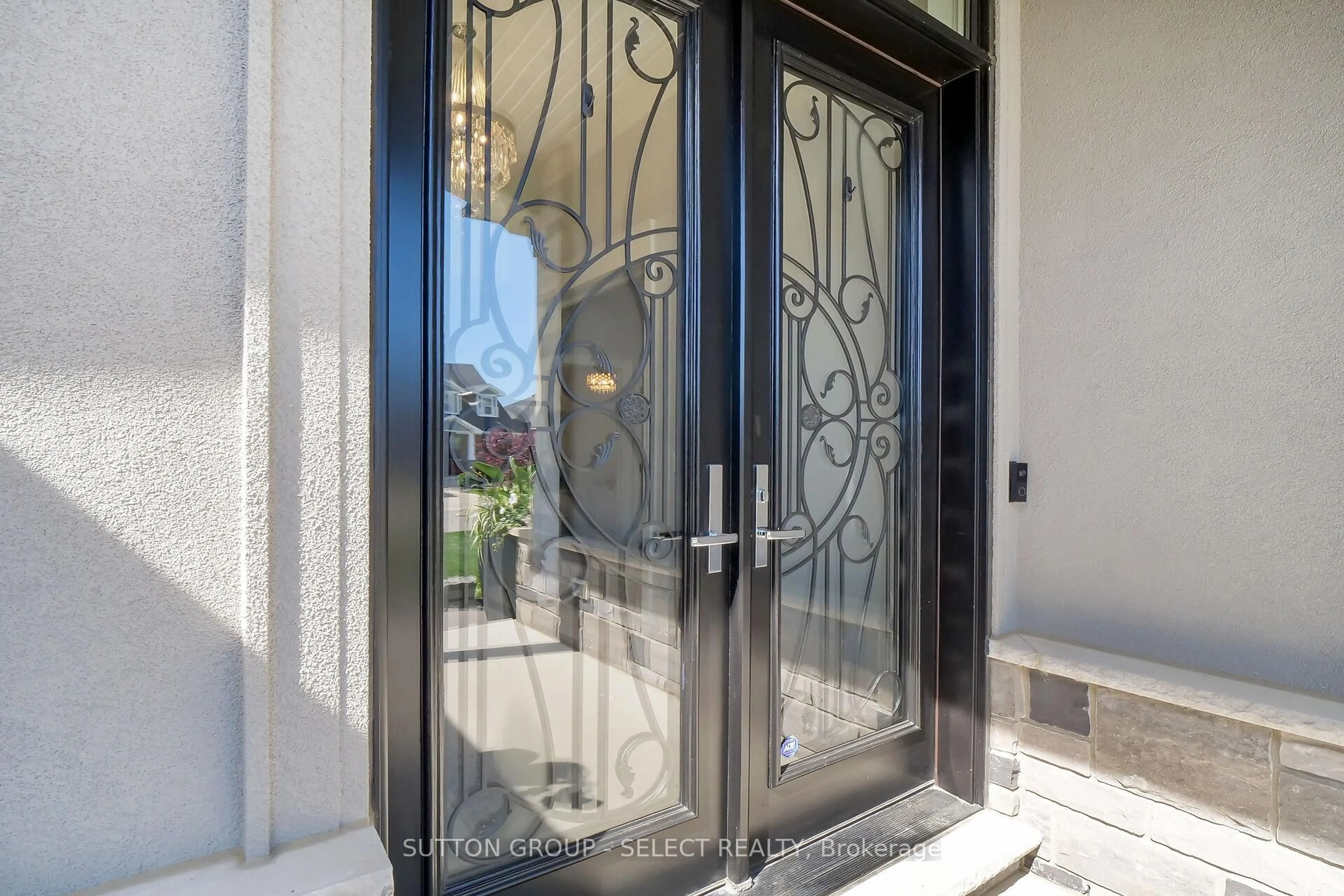 Indoor entryway for 73 ASHBY Cres, Strathroy Caradoc Ontario N7G 0A7