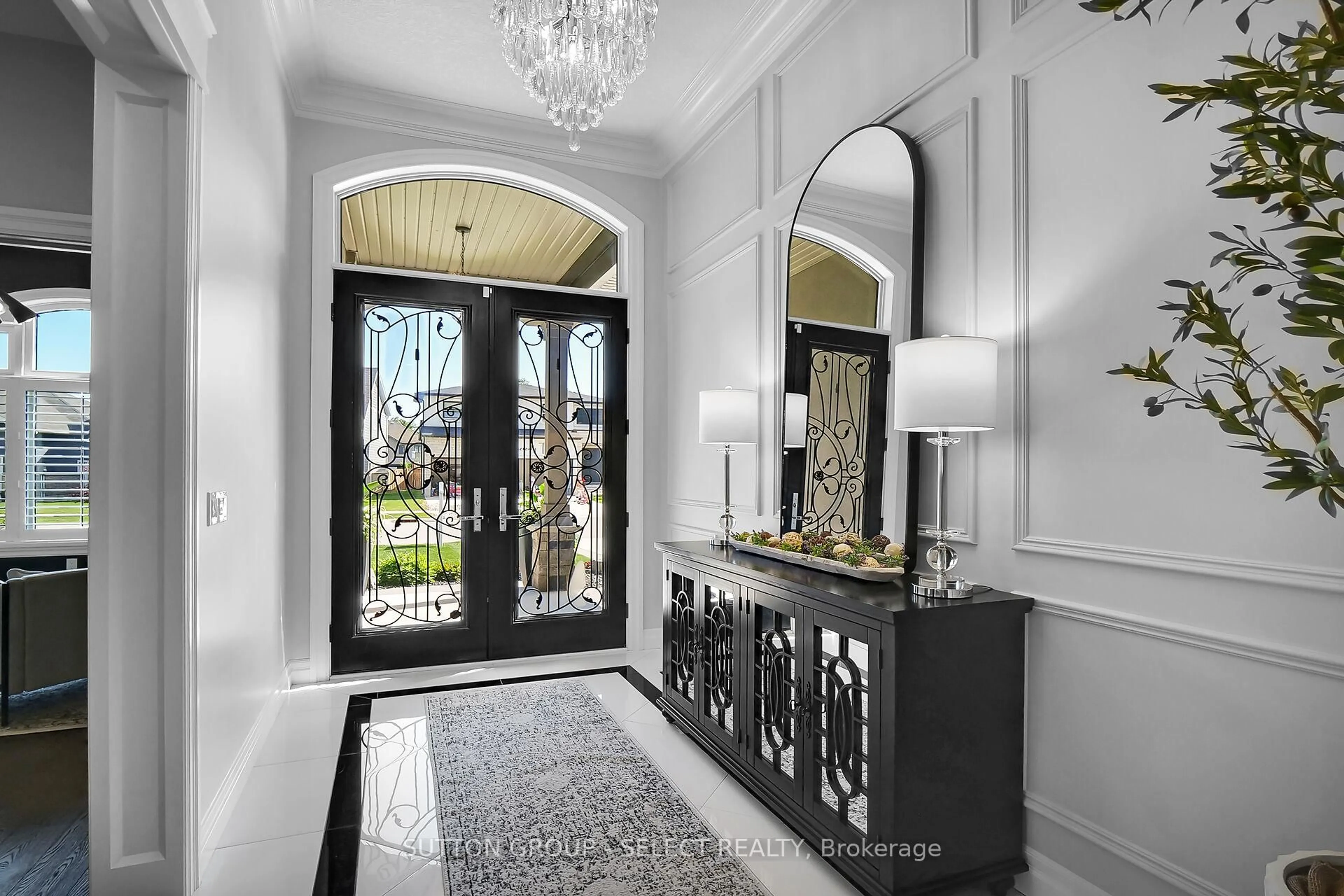 Indoor entryway for 73 ASHBY Cres, Strathroy Caradoc Ontario N7G 0A7