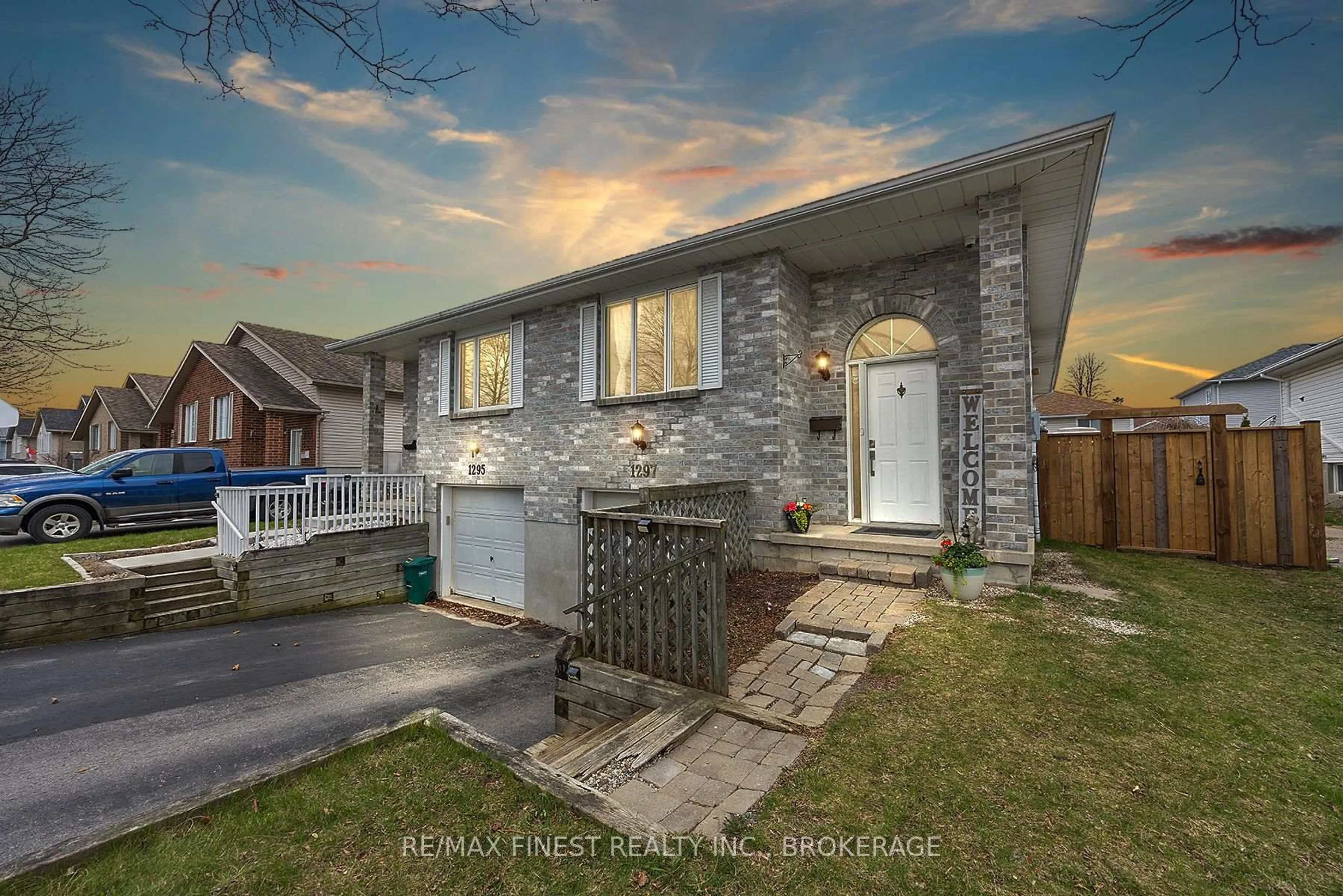 A pic from outside/outdoor area/front of a property/back of a property/a pic from drone, street for 1297 Brackenwood Cres, Kingston Ontario K7P 2W3