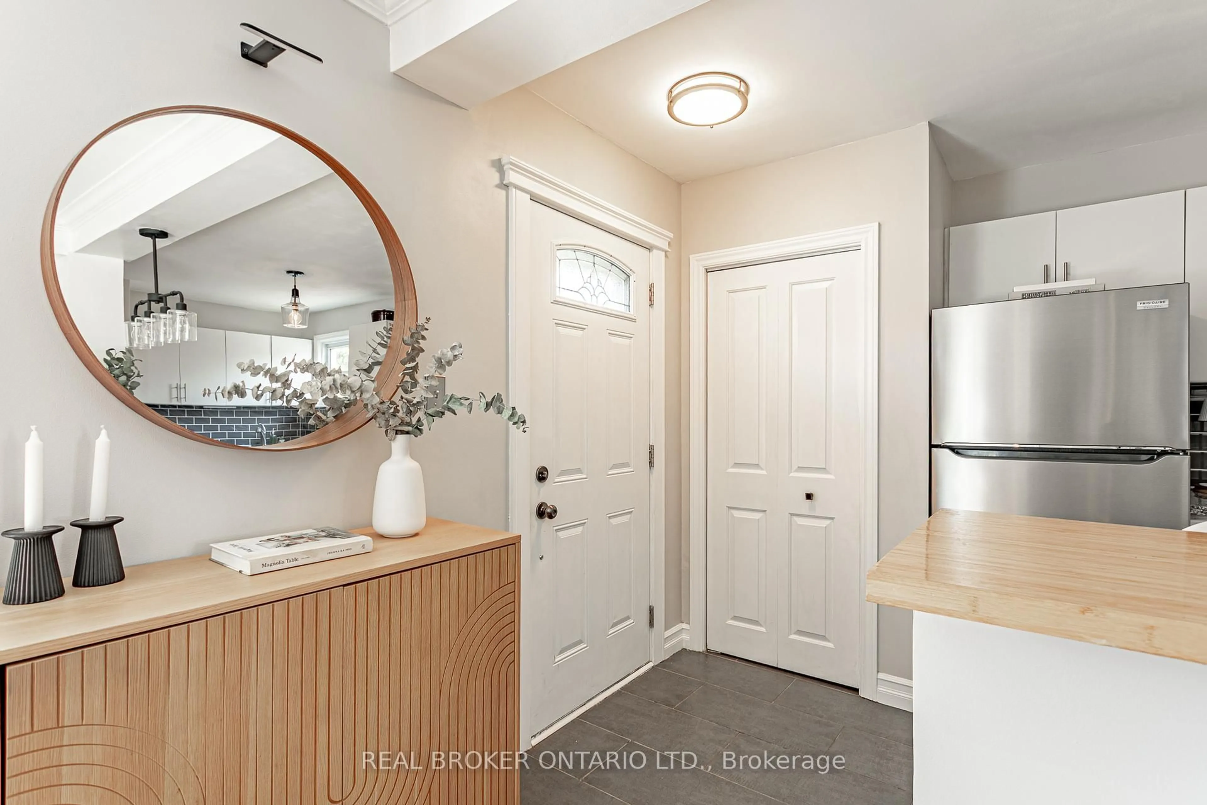 Indoor entryway for 6 Cornish St, London East Ontario N5W 4M1