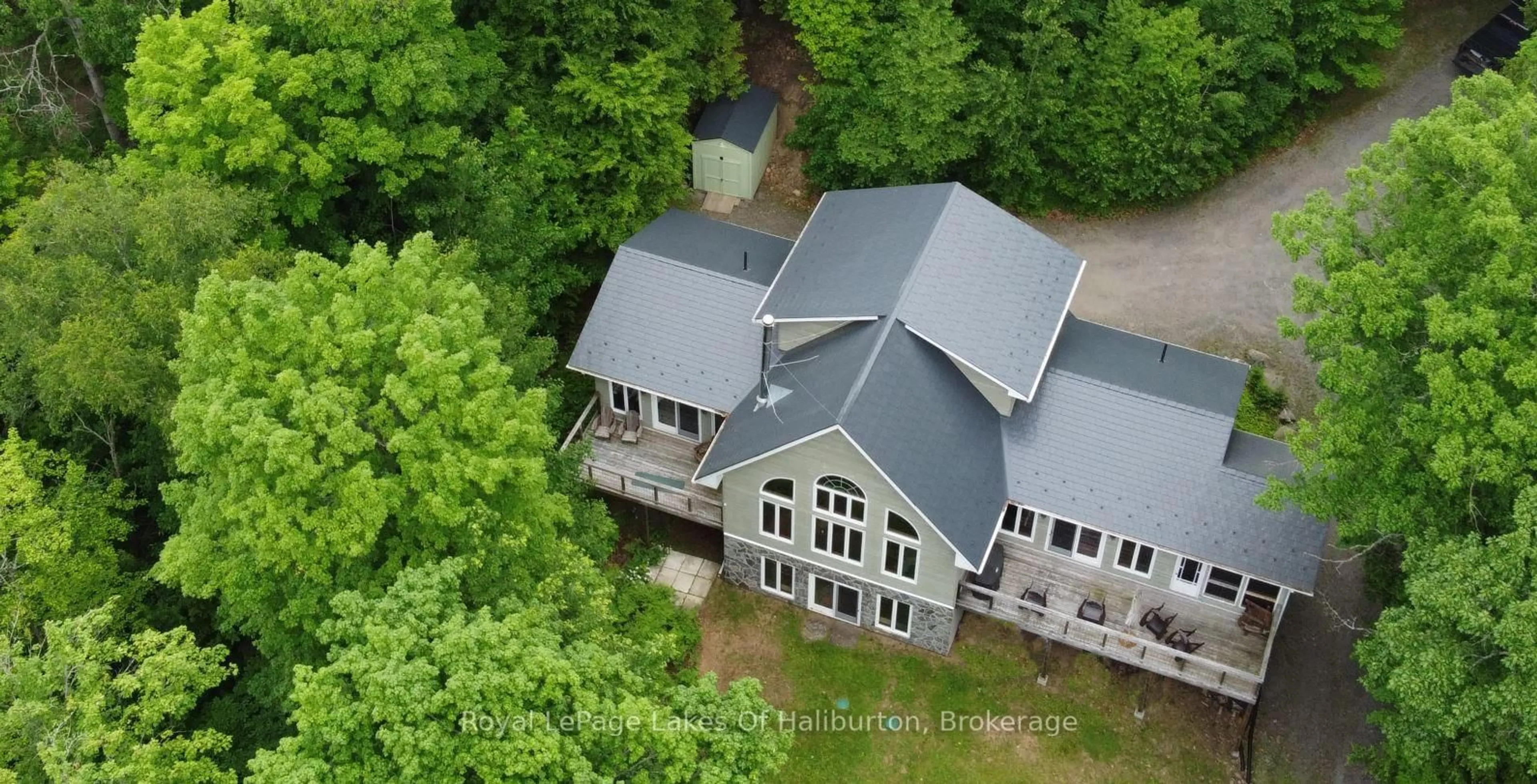 A pic from outside/outdoor area/front of a property/back of a property/a pic from drone, building for 1130 PARSONS Rd, Dysart et al Ontario K0M 1S0