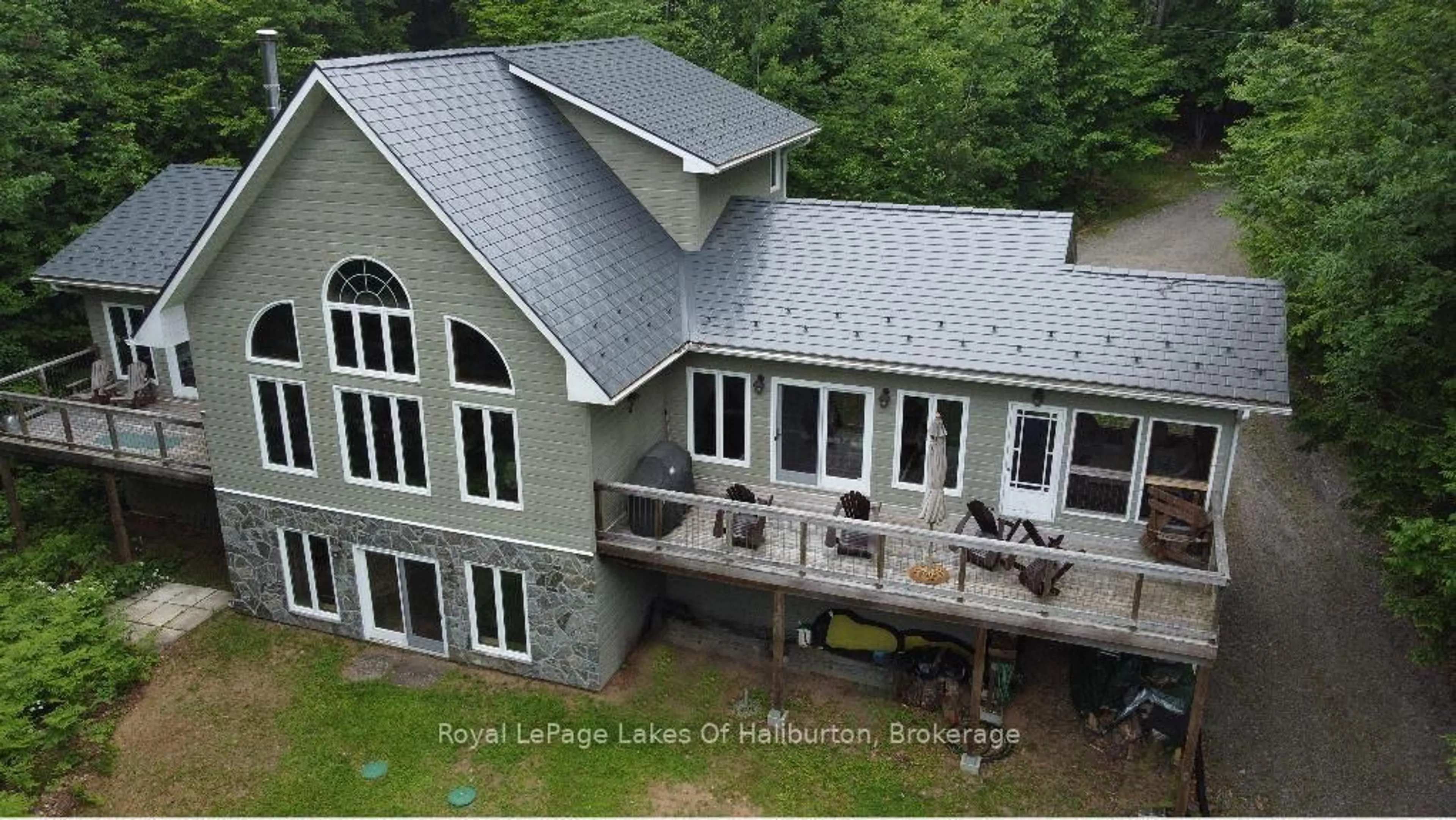 A pic from outside/outdoor area/front of a property/back of a property/a pic from drone, building for 1130 PARSONS Rd, Dysart et al Ontario K0M 1S0