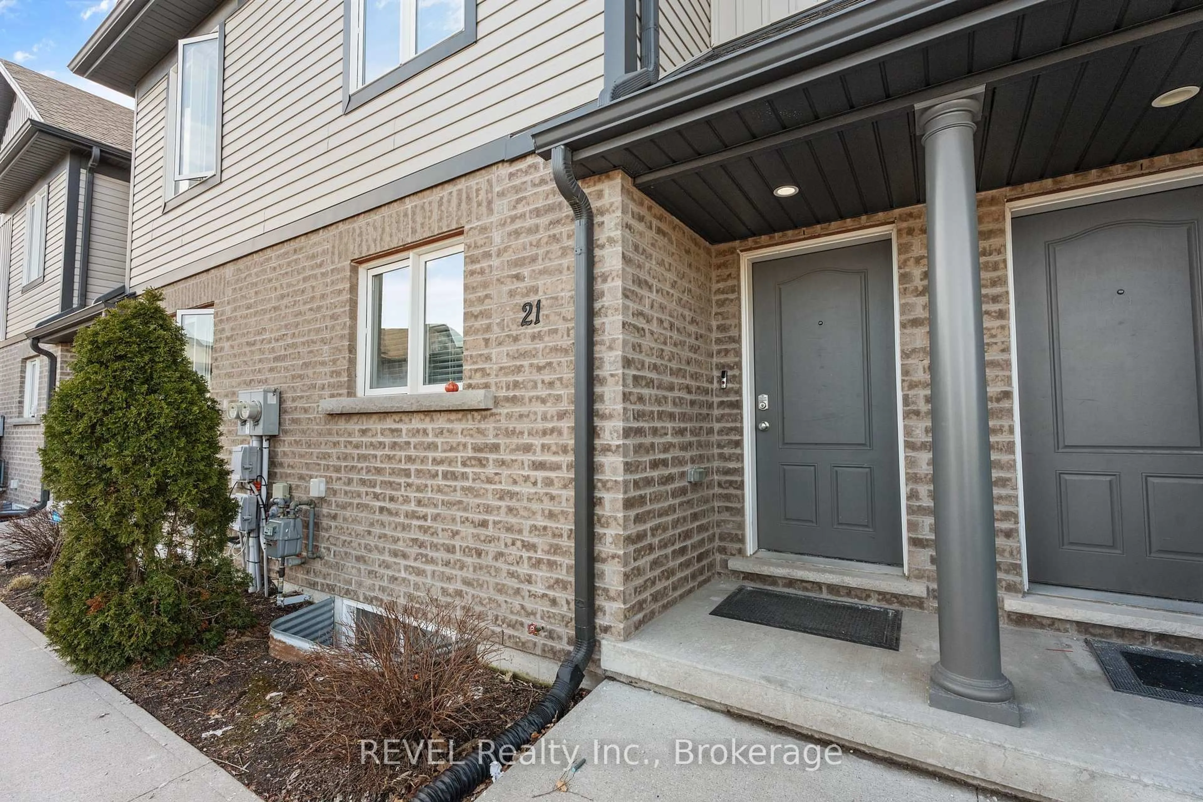 Indoor entryway for 7768 Ascot Circ #21, Niagara Falls Ontario L2H 3P9