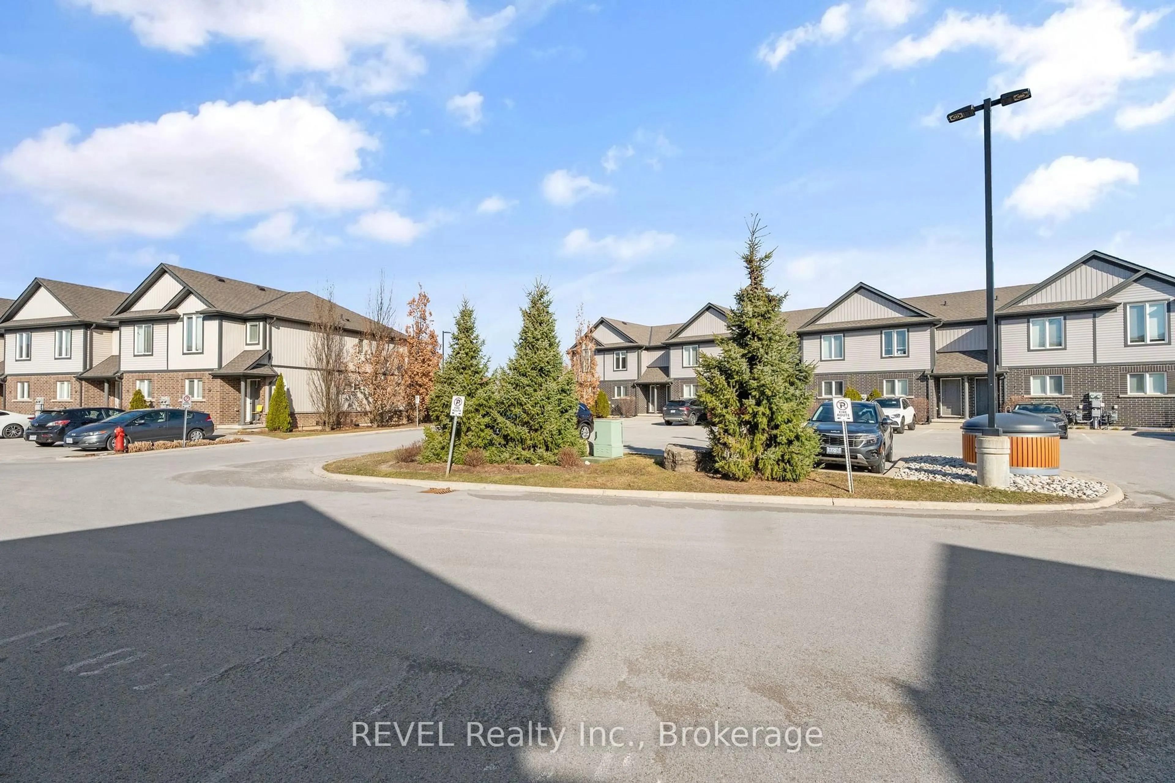 A pic from outside/outdoor area/front of a property/back of a property/a pic from drone, street for 7768 Ascot Circ #21, Niagara Falls Ontario L2H 3P9