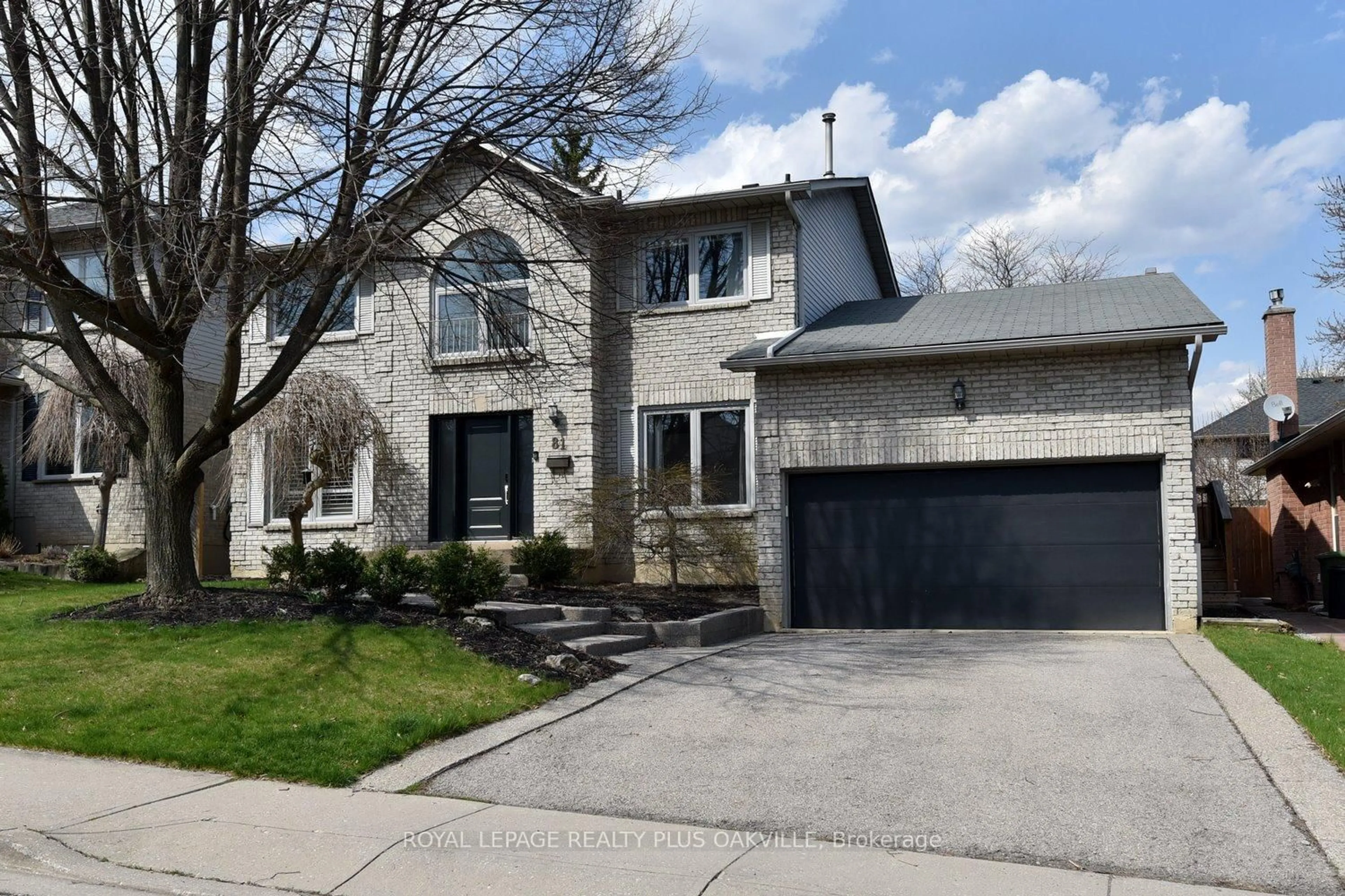 Home with vinyl exterior material, street for 81 Jerome Park Dr, Hamilton Ontario L9H 6R8