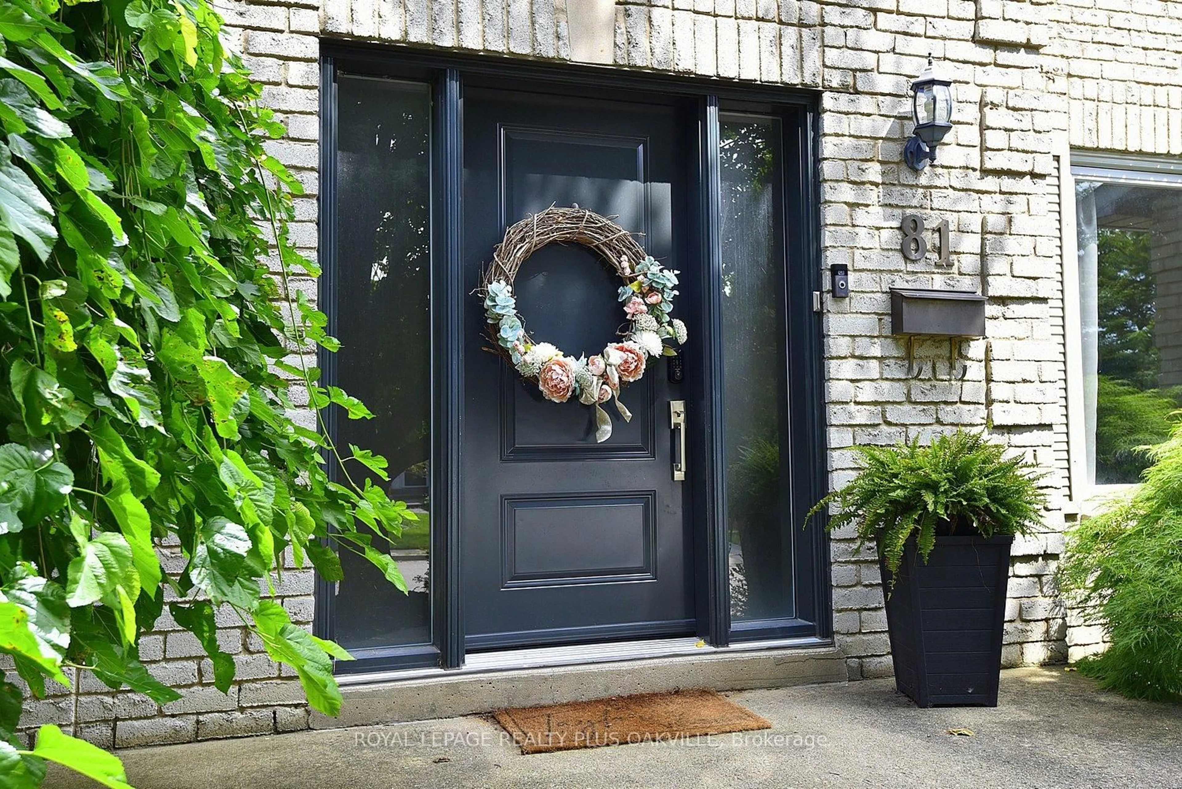 Indoor entryway for 81 Jerome Park Dr, Hamilton Ontario L9H 6R8