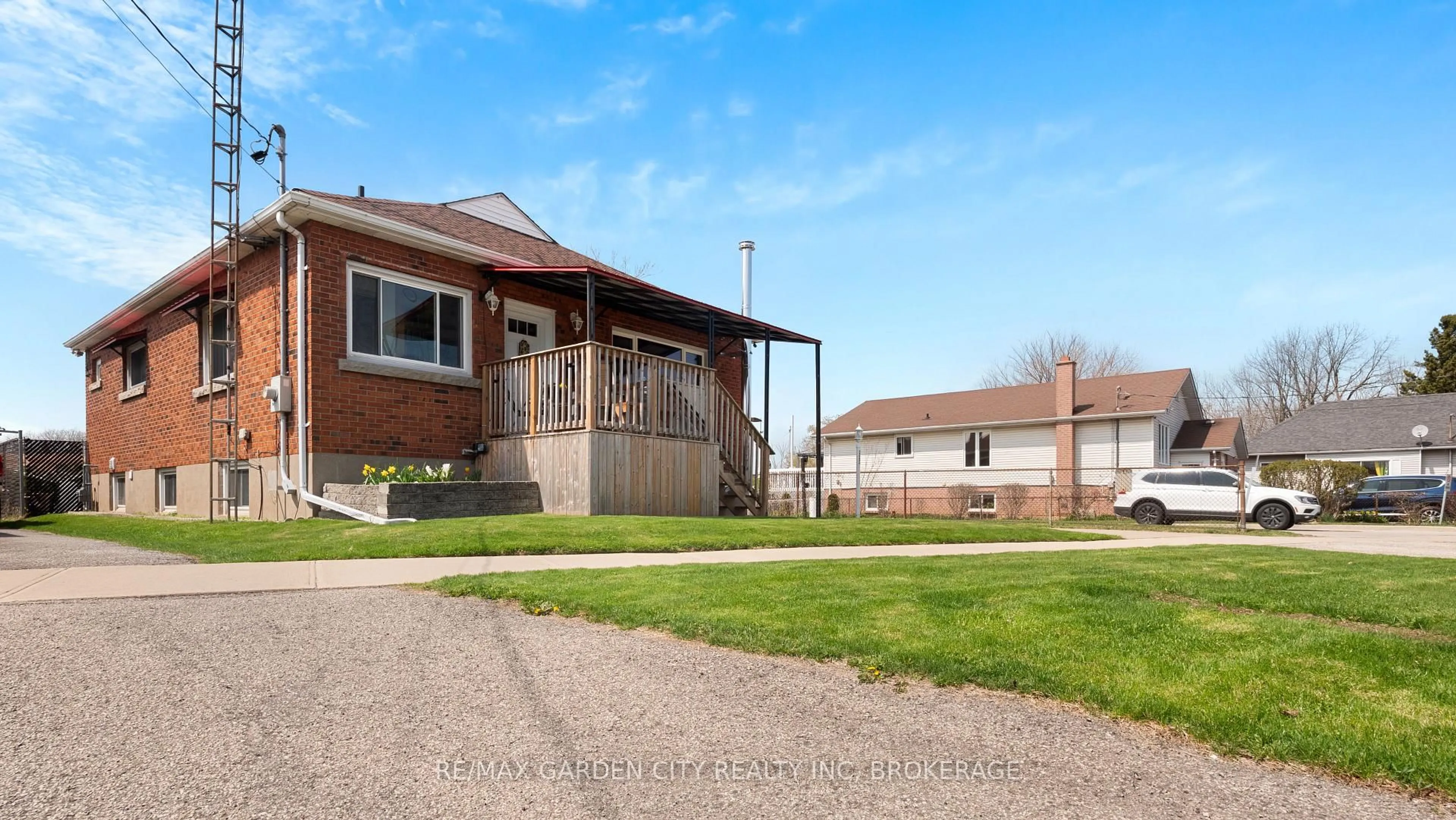 Patio, unknown for 323 Niagara St, St. Catharines Ontario L2M 4V9