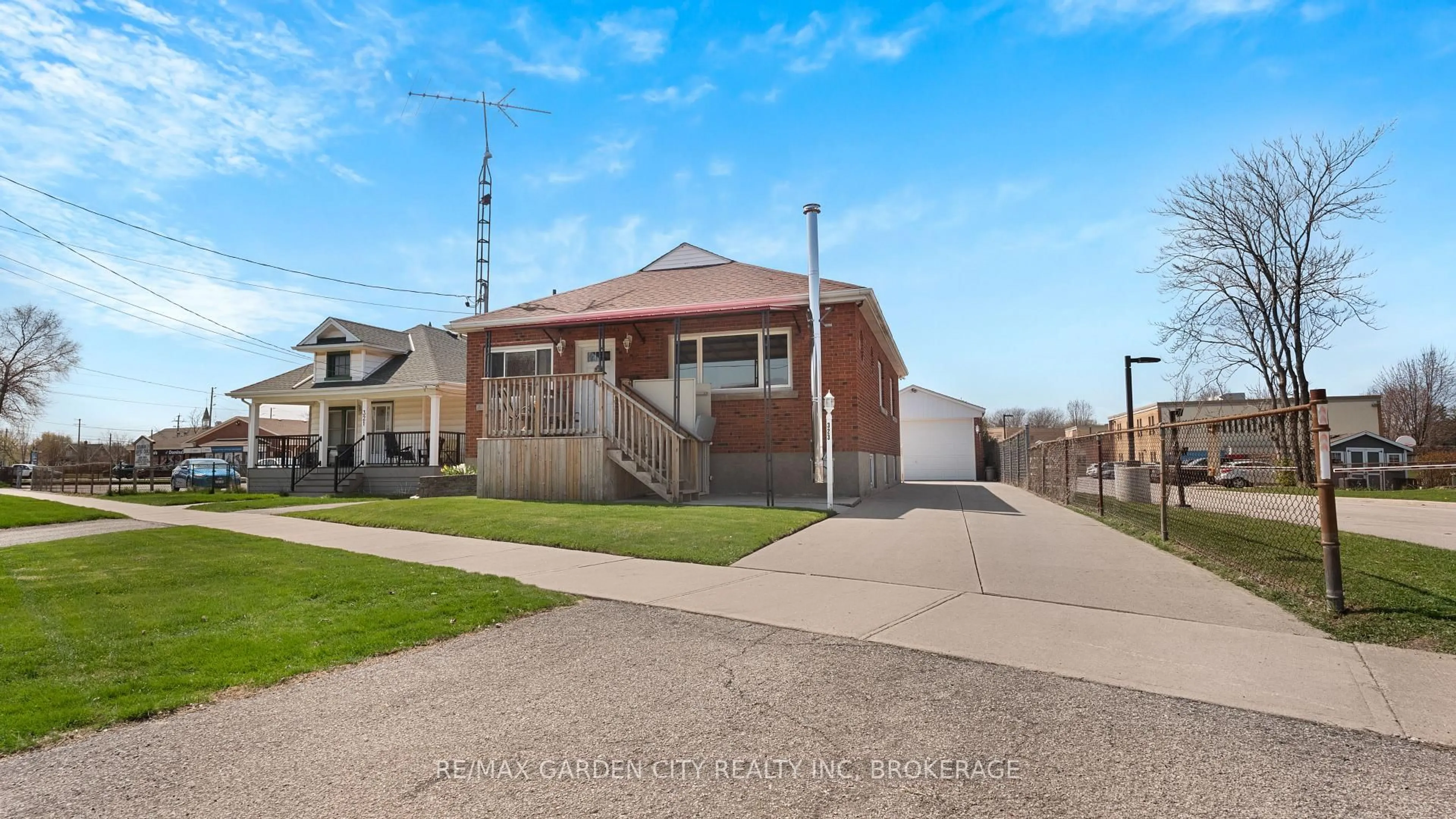 Unknown for 323 Niagara St, St. Catharines Ontario L2M 4V9